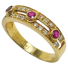 Cartier, anello in oro giallo 18 carati, rubini e diamanti