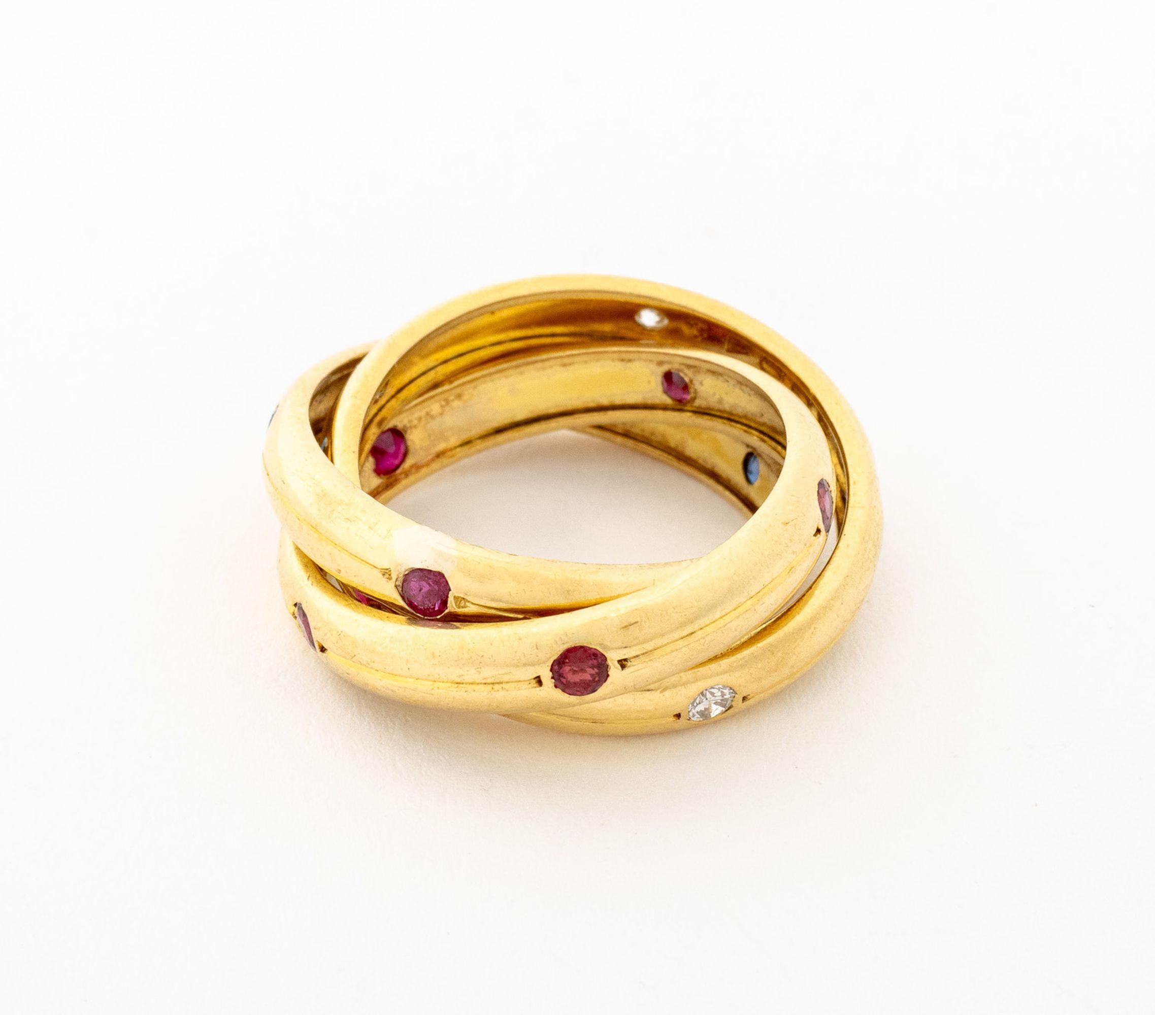 Taille ronde Bague trinité en or jaune 18 carats rubis diamant en vente