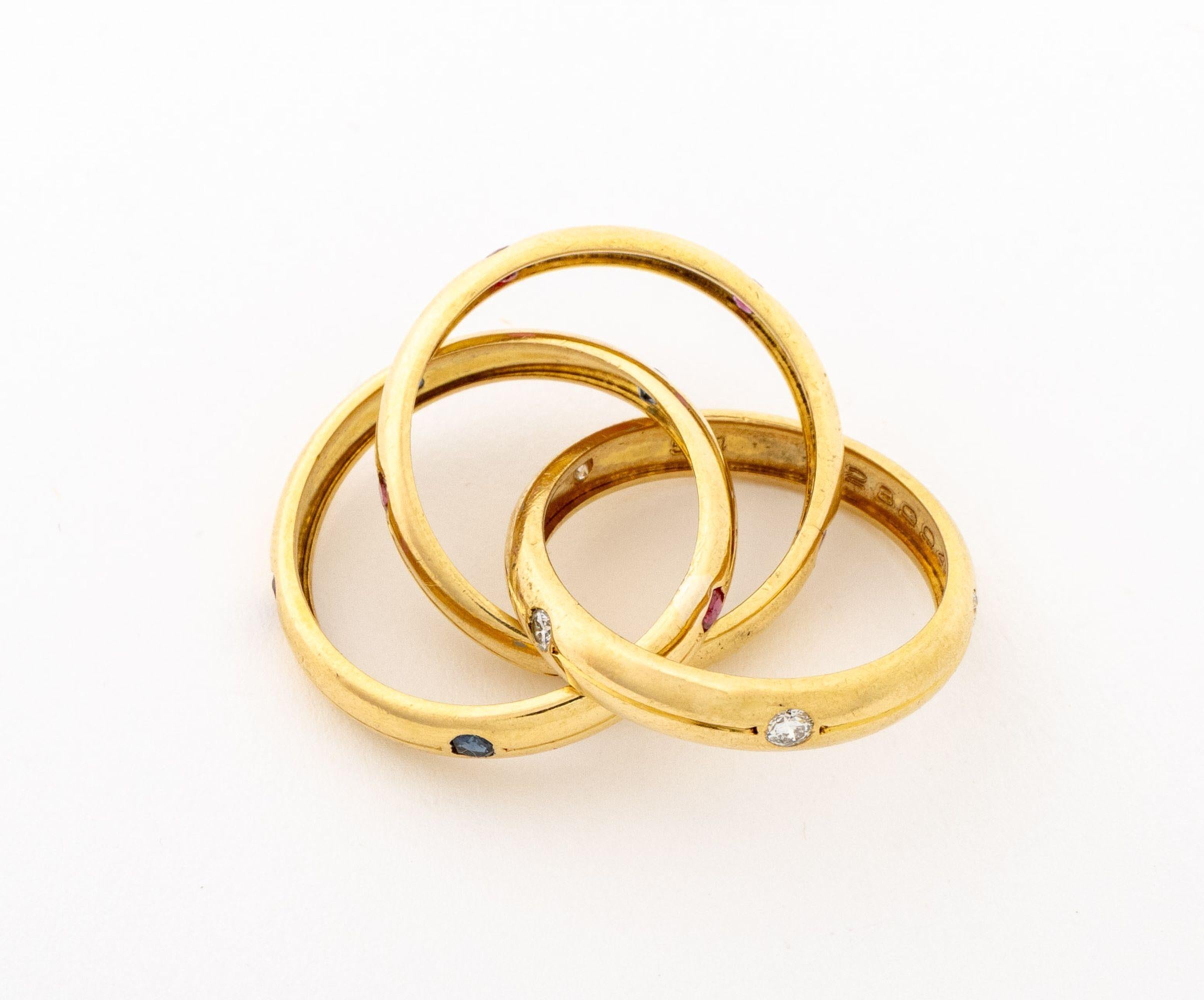 Bague trinité en or jaune 18 carats rubis diamant Bon état - En vente à Queens, NY