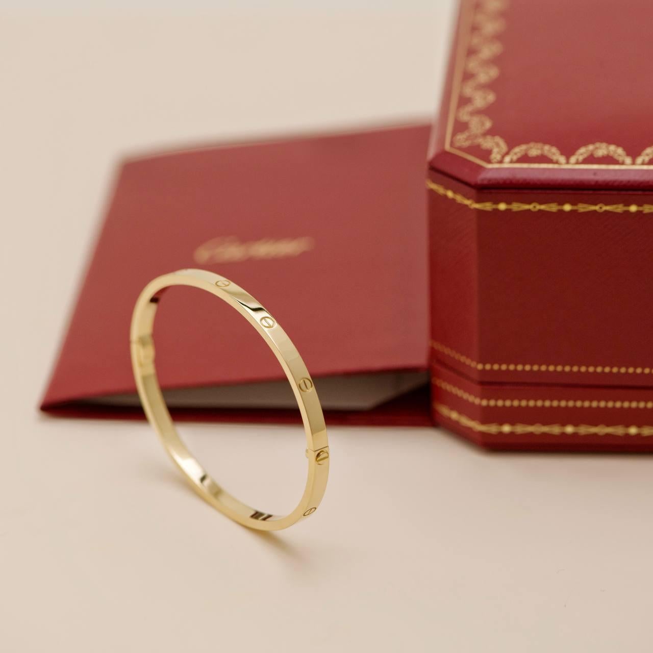 Bracelet petit modèle en or jaune 18K de Cartier Taille 17 Excellent état - En vente à Banbury, GB