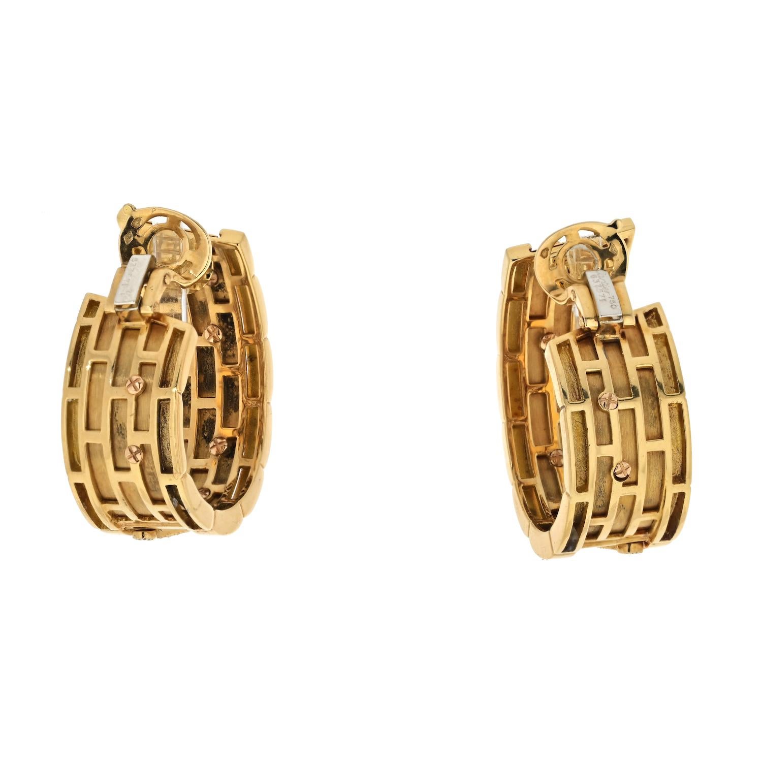 Boucles d'oreilles clips en or jaune 18 cartier avec panthère marchante et diamants en vente 3