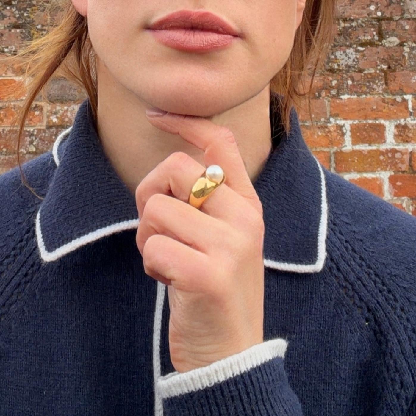 Anello con perle a forma di cuore in oro 18kt di Cartier - CIRCA ANNI 70 in vendita 2