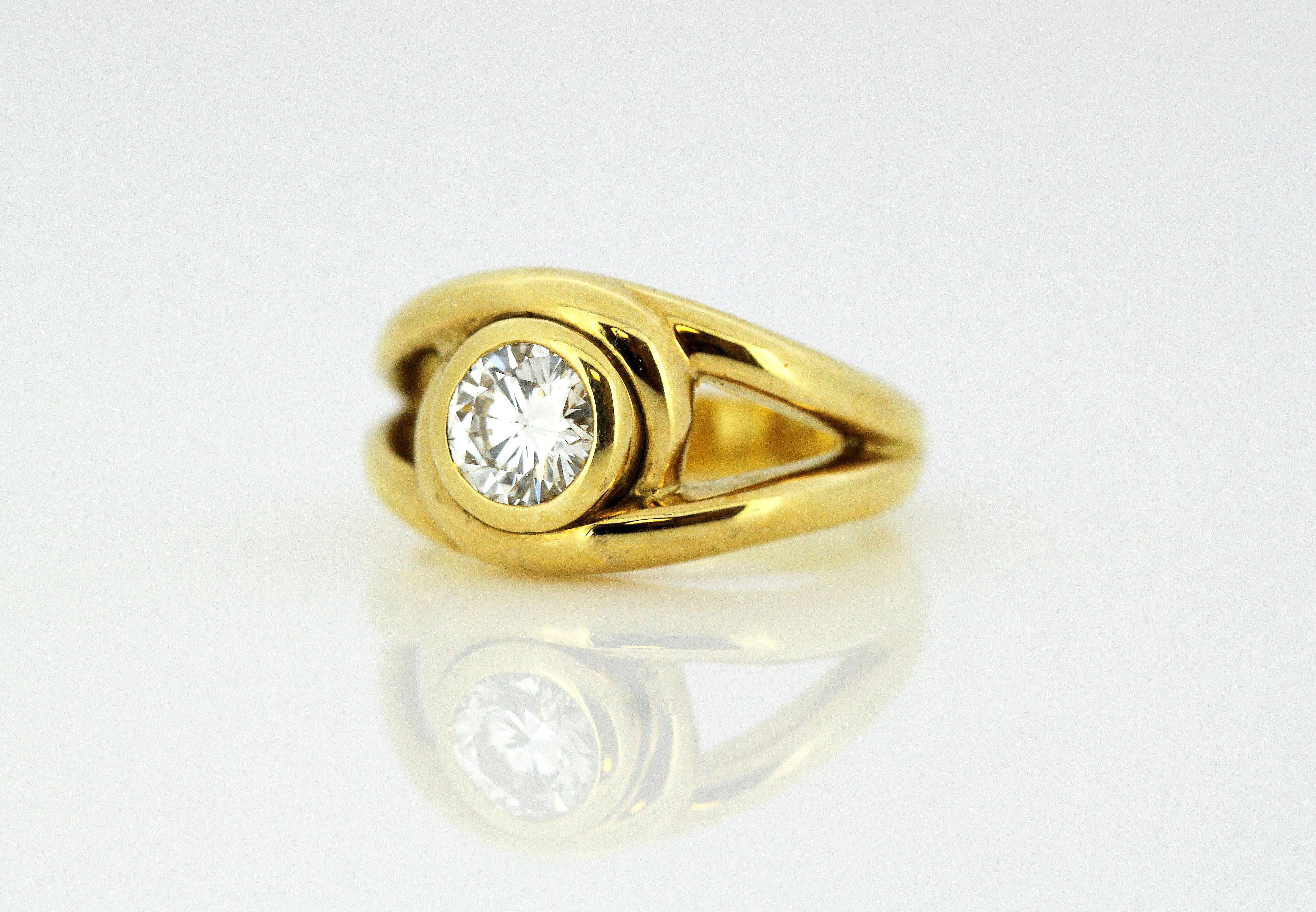 Cartier 18 Karat Gold Ladies Ring with 0.58 Carat Diamond, Cartier, Paris In Good Condition In Braintree, GB