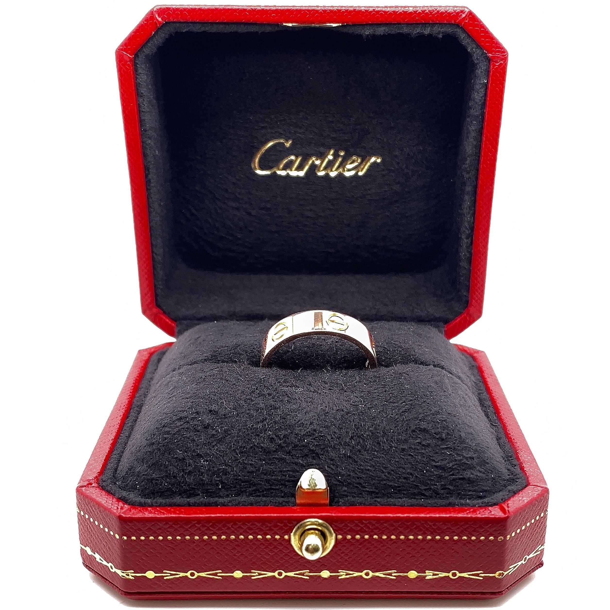 Cartier: 18 Karat Roségold Love Band Ring für Damen oder Herren im Angebot