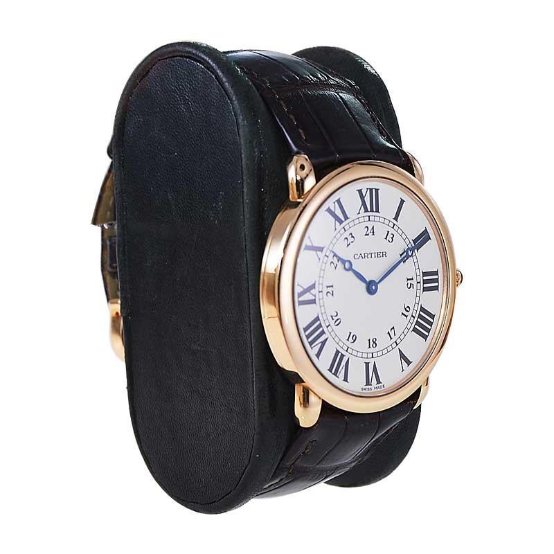 FACTORY / HOUSE: Cartier Jewelers
STYLE / REFERENCE: Ronde Louis / 2889
METAL / MATERIAL: 18kt Yellow Gold
CIRCA / YEAR: 2010
DIMENSIONS / SIZE: Length 38mm X Diameter 36mm
MOVEMENT / CALIBER: Manual Winding / Jewels / Caliber 049
DIAL / HANDS: