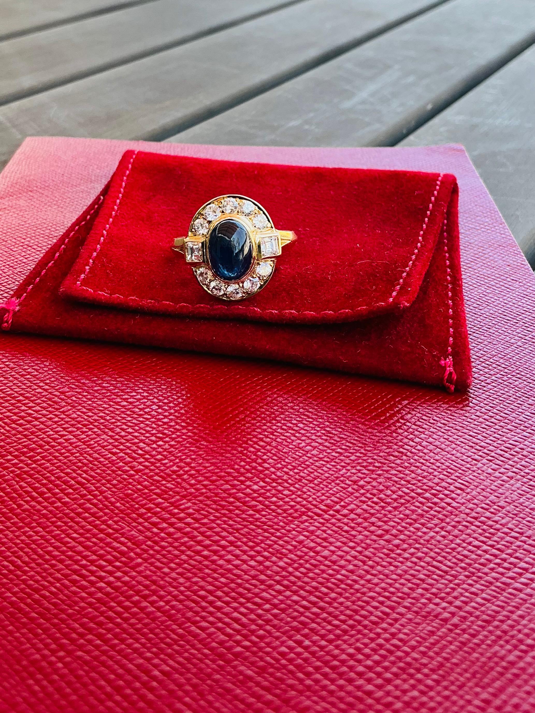 Anillo Cartier Oro Amarillo 18KT Zafiro Cabujón Diamante en Bueno estado para la venta en Beverly Hills, CA