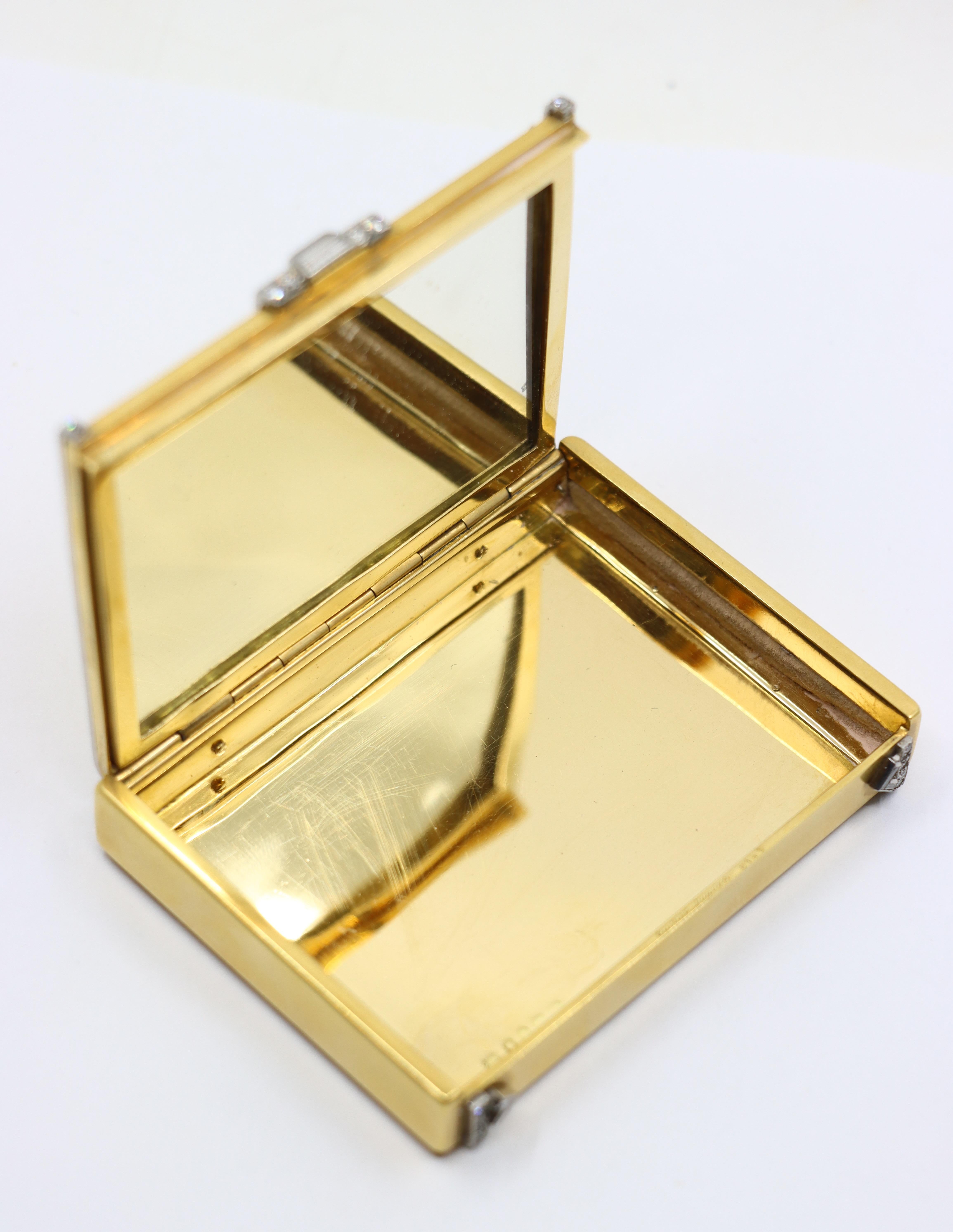 Boîte à maquillage en or 18 carats et diamants de Cartier des années 1930 en vente 2