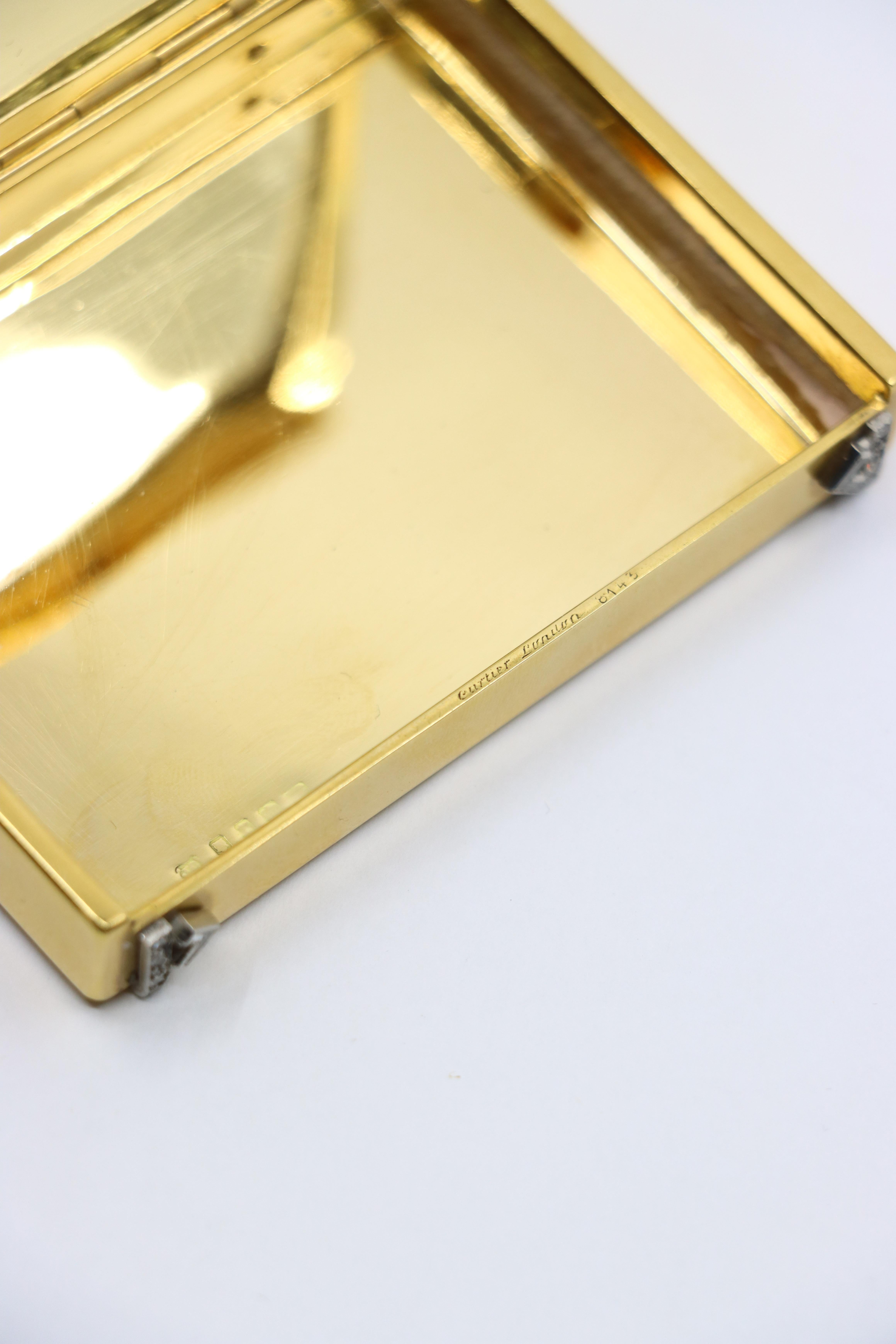 Boîte à maquillage en or 18 carats et diamants de Cartier des années 1930 en vente 3