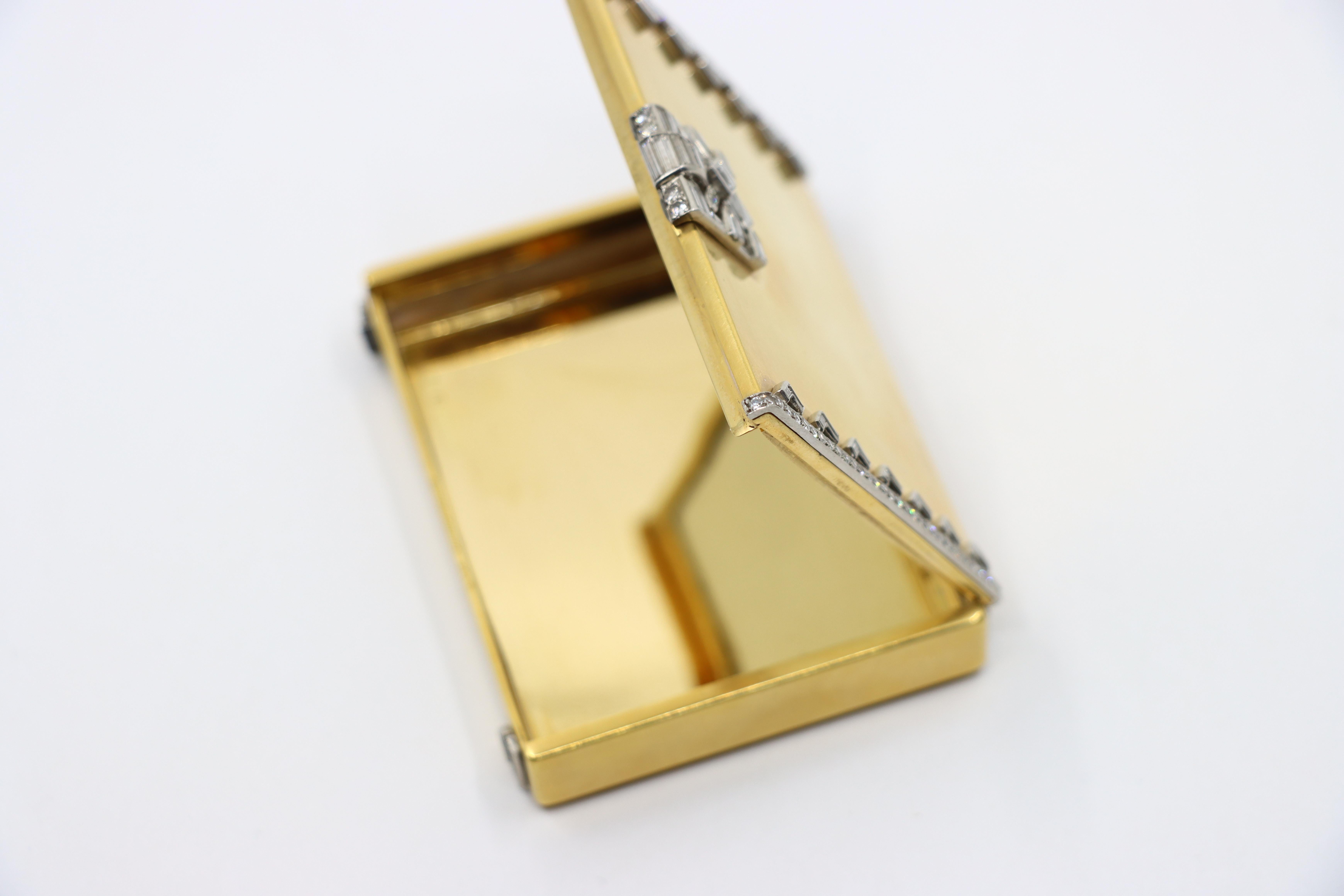 Boîte à maquillage en or 18 carats et diamants de Cartier des années 1930 en vente 4