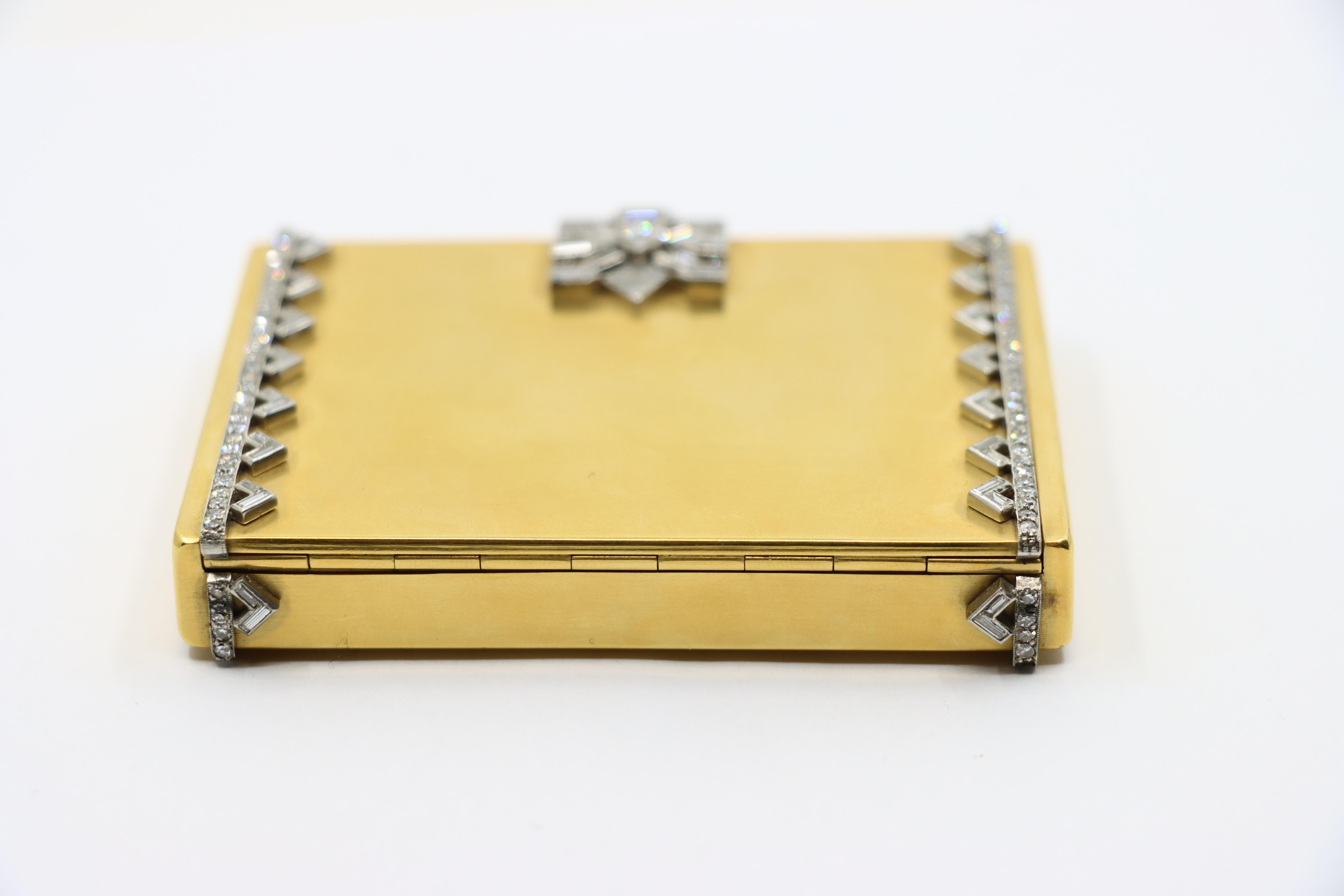 Boîte à maquillage en or 18 carats et diamants de Cartier des années 1930 en vente 5