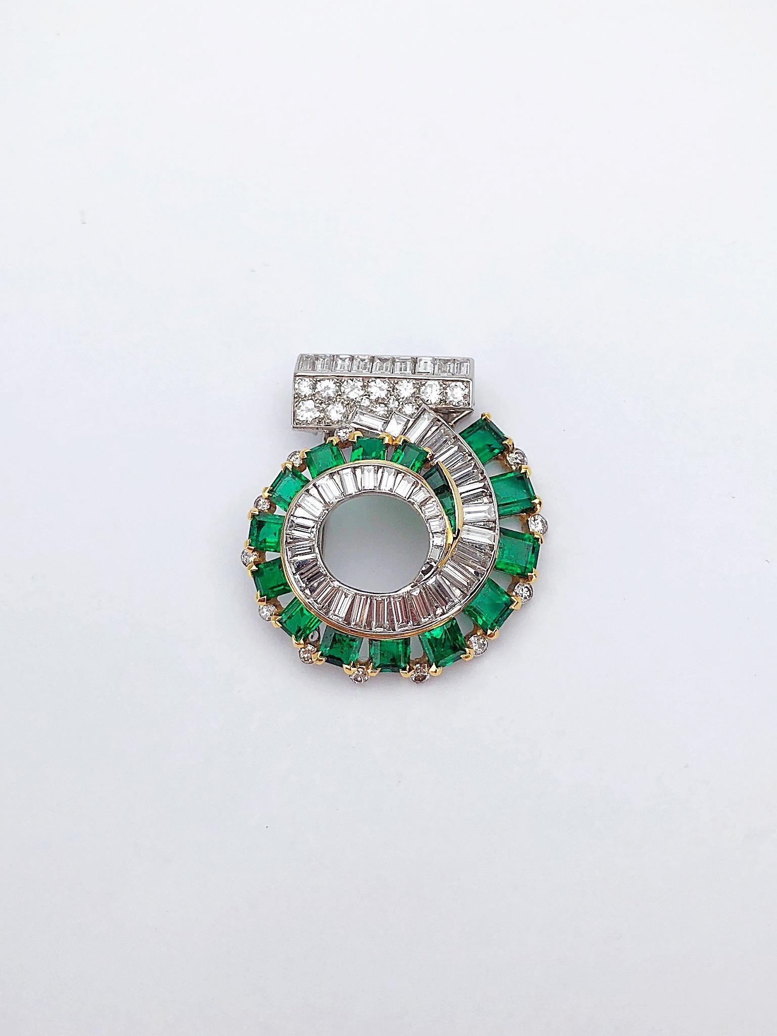 Cartier London 1930er Jahre Diamant-Smaragd-Clip im Zustand „Hervorragend“ im Angebot in New York, NY