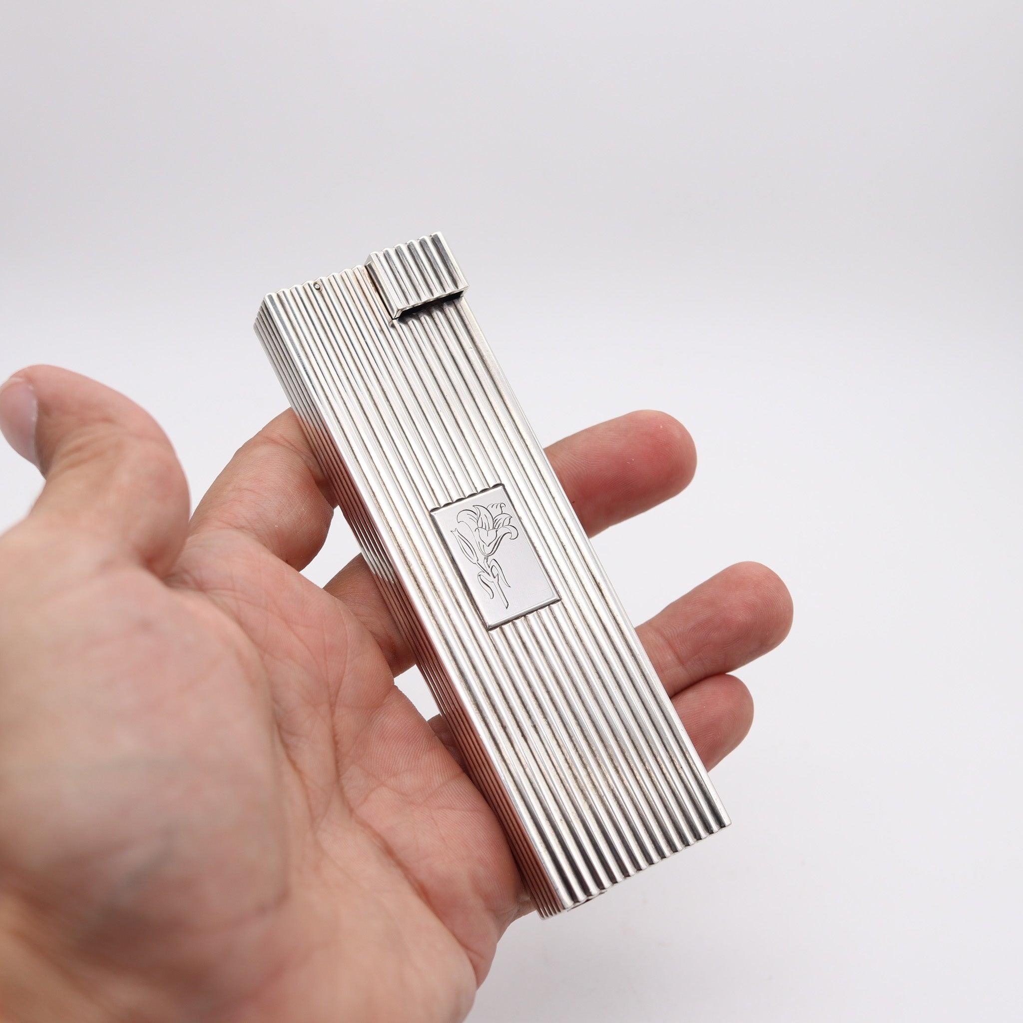CARTIER 1935 Paris Art-Deco Desk Club Petrol Lighter In .925 Sterling Silver In Excellent Condition For Sale In Miami, FL