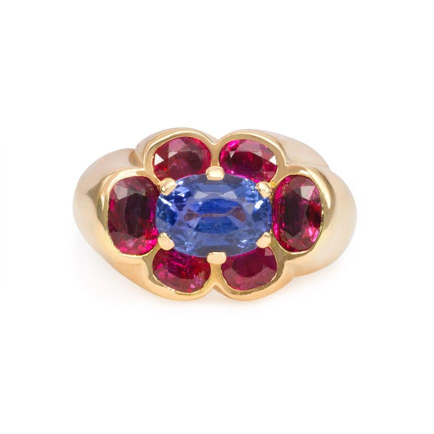 A Retro gold ring of fluted design centering on an inset stylized florette of pink and blue sapphires, in 18k. Cartier, Paris #05472.  Atw center sapphire 3.98 cts.

Florette measures approximately 9/16