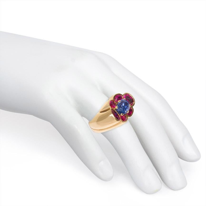 Retro Cartier 1940s Gold and Two-Color Sapphire Ring of Florette Design