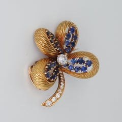 CARTIER 1950 circa.  Diamonds and Sapphires on 18 Karat Gold Lucky Clover Brooch