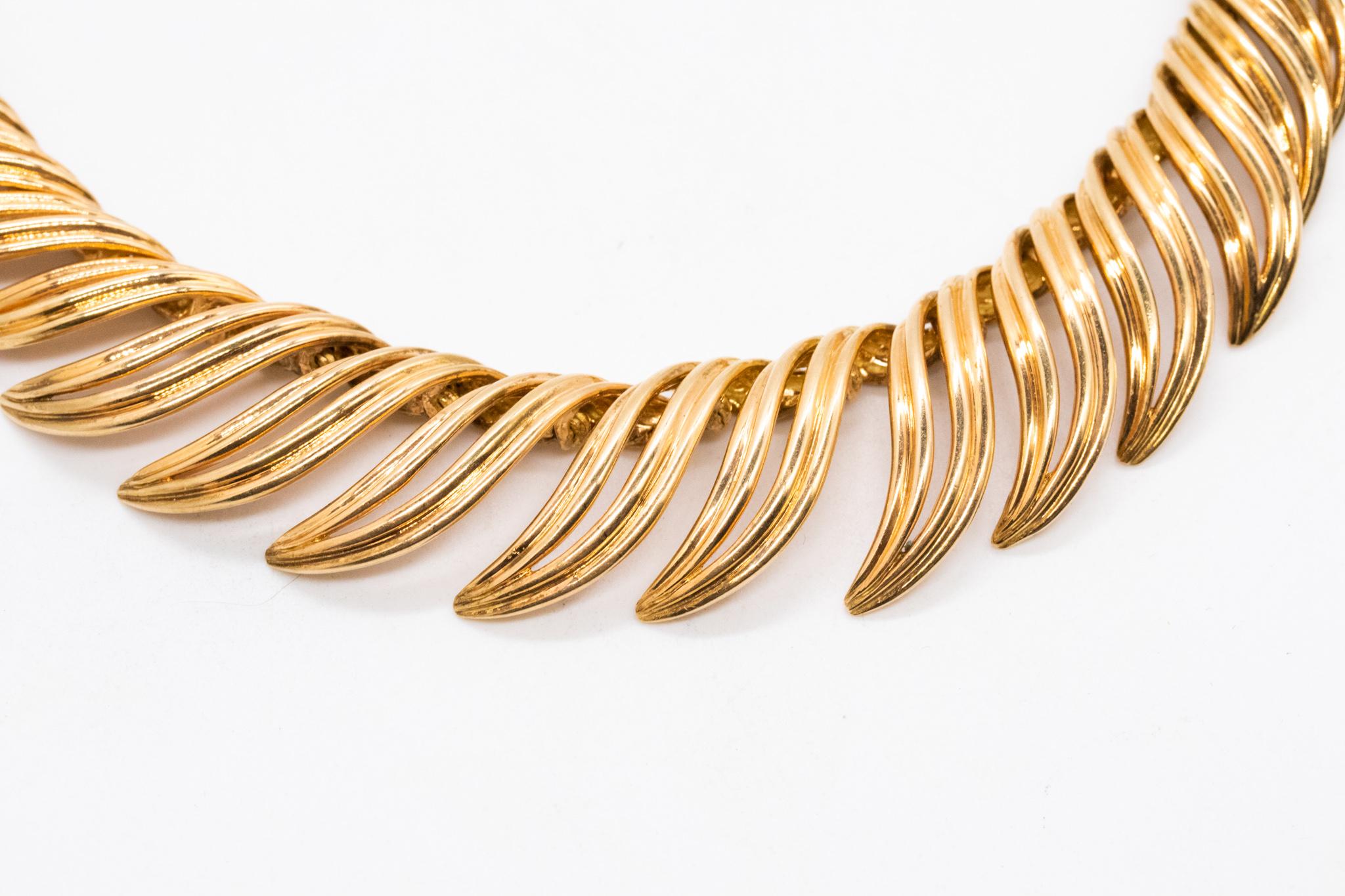 Cartier 1950 Paris von Andre Vassort Seltene Piume-Halskette aus 18 Karat strukturiertem Gold 5