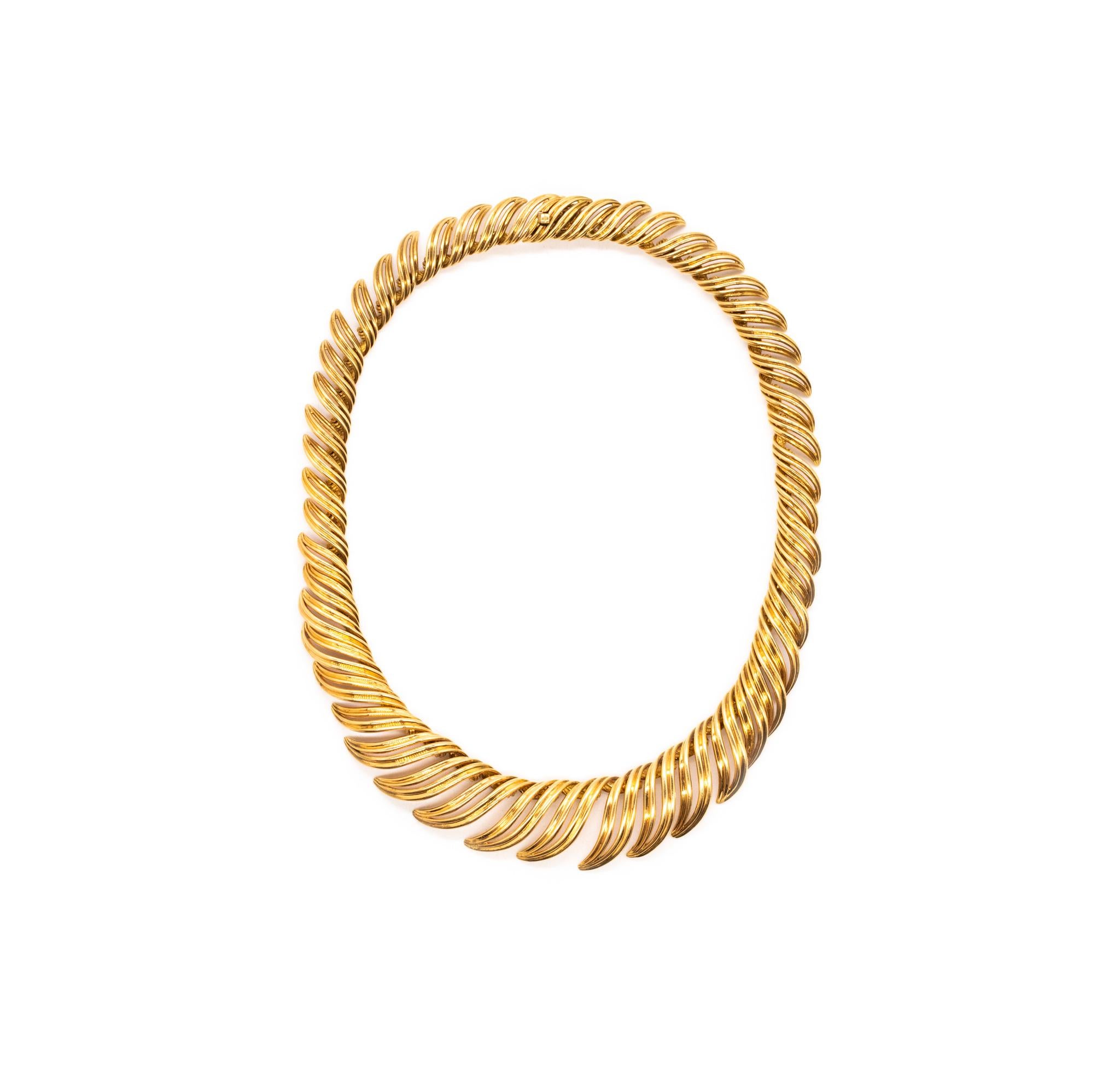 Sehr seltenes Collier, entworfen von Andre Vassort für Cartier Paris.

Ein schönes Stück aus der französischen Nachkriegszeit um 1950. Kreiert vom französischen Meisterjuwelier Andre Vassort in seinem Atelier in Paris 2, 34 Rue Sainte Anne.

Diese