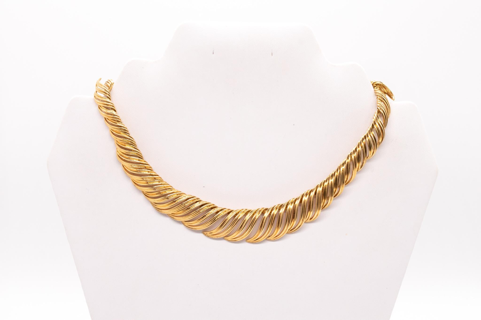 Cartier 1950 Paris von Andre Vassort Seltene Piume-Halskette aus 18 Karat strukturiertem Gold 3