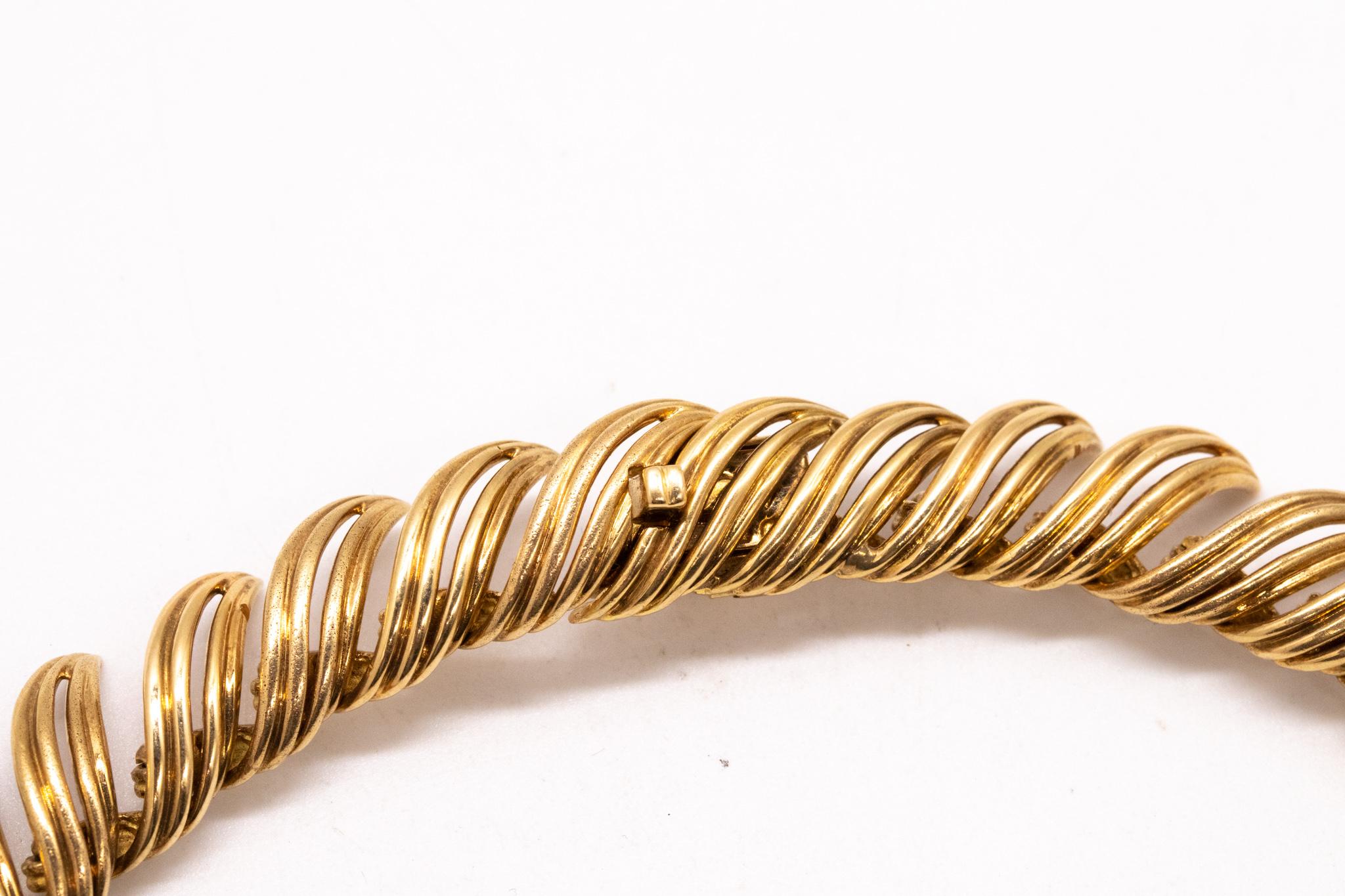 Cartier 1950 Paris von Andre Vassort Seltene Piume-Halskette aus 18 Karat strukturiertem Gold 4