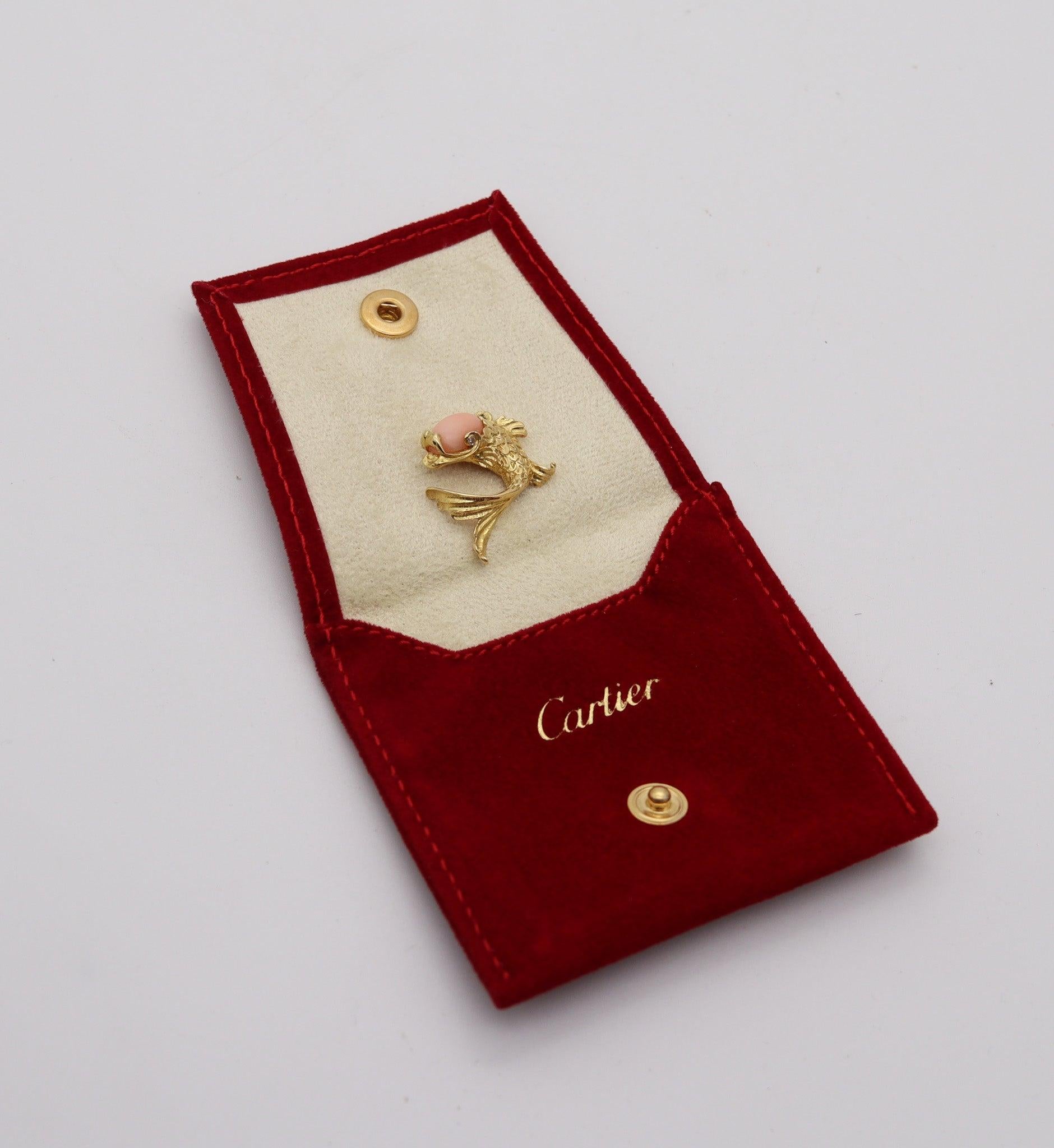 Modernist CARTIER 1955 Zodiacal Piscis Textured Fish Pendant 18Kt Yellow Gold With Coral