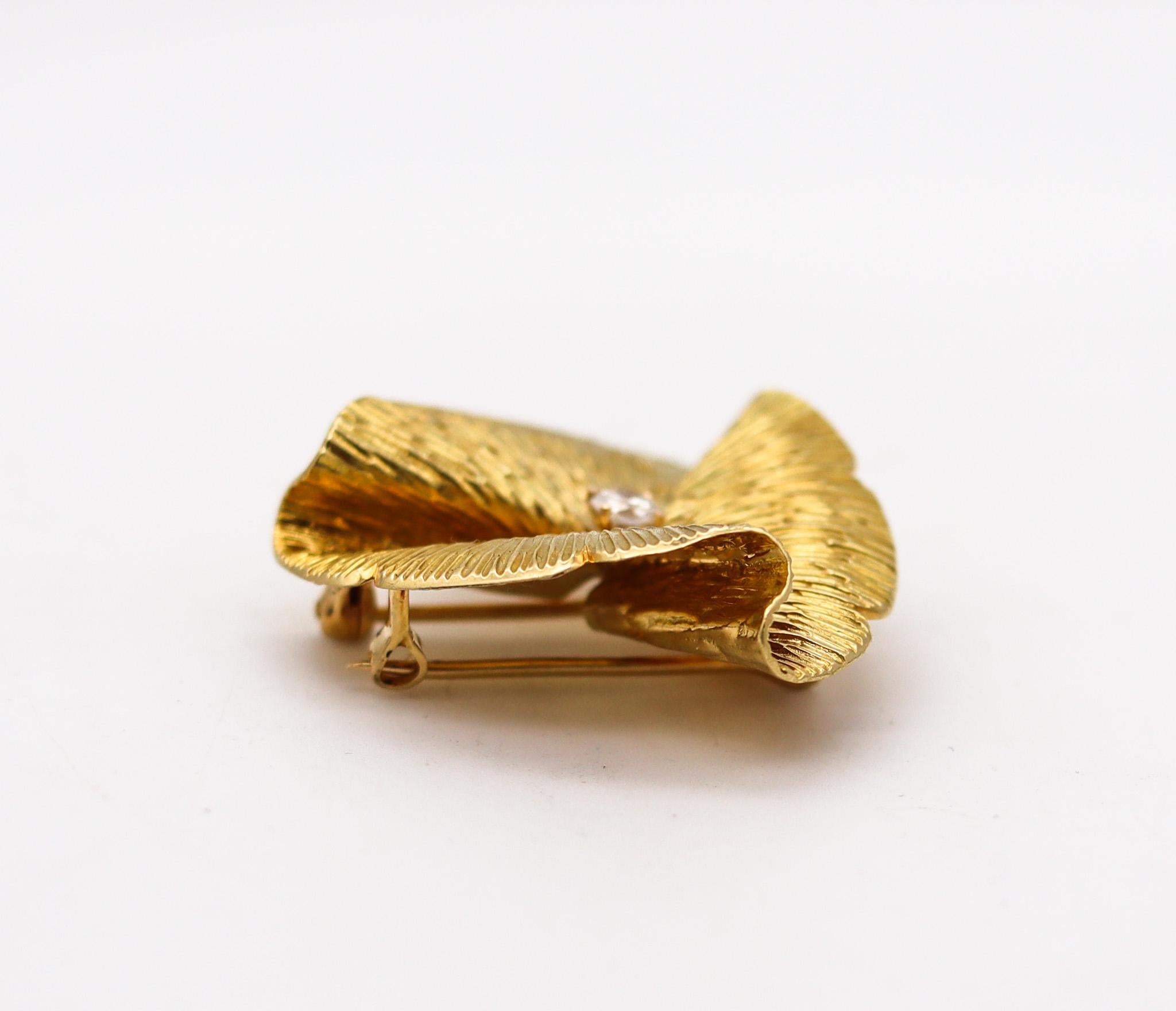 Modernist Cartier 1960 Organic Brooch In Textured 18Kt Yellow Gold With One Diamond For Sale