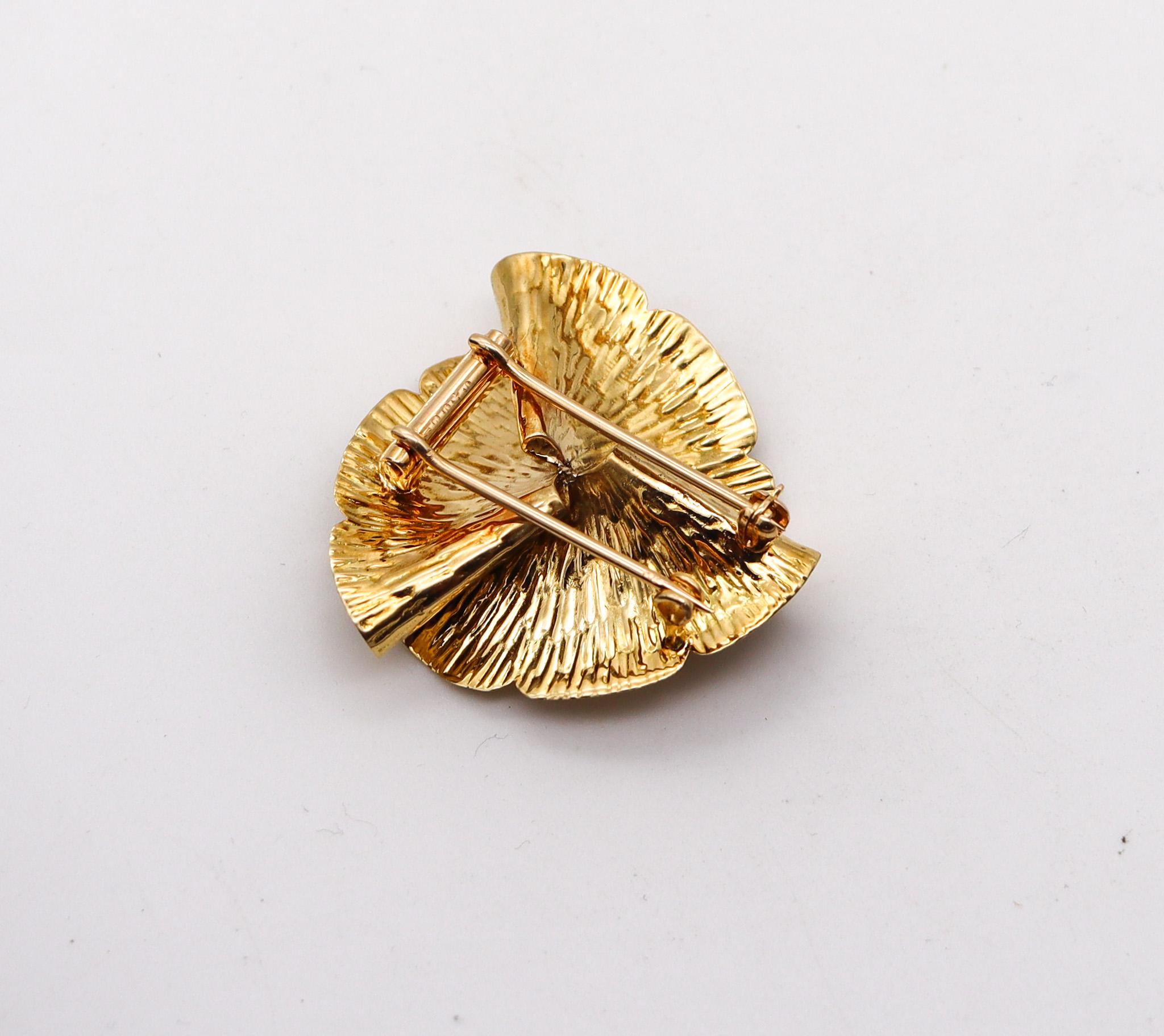 Brilliant Cut Cartier 1960 Organic Brooch In Textured 18Kt Yellow Gold With One Diamond For Sale