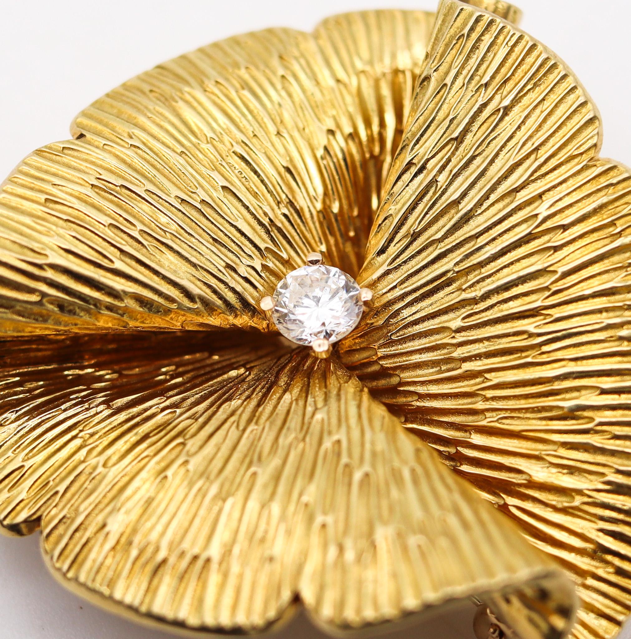 Cartier 1960 Organic Brooch In Textured 18Kt Yellow Gold With One Diamond For Sale 1