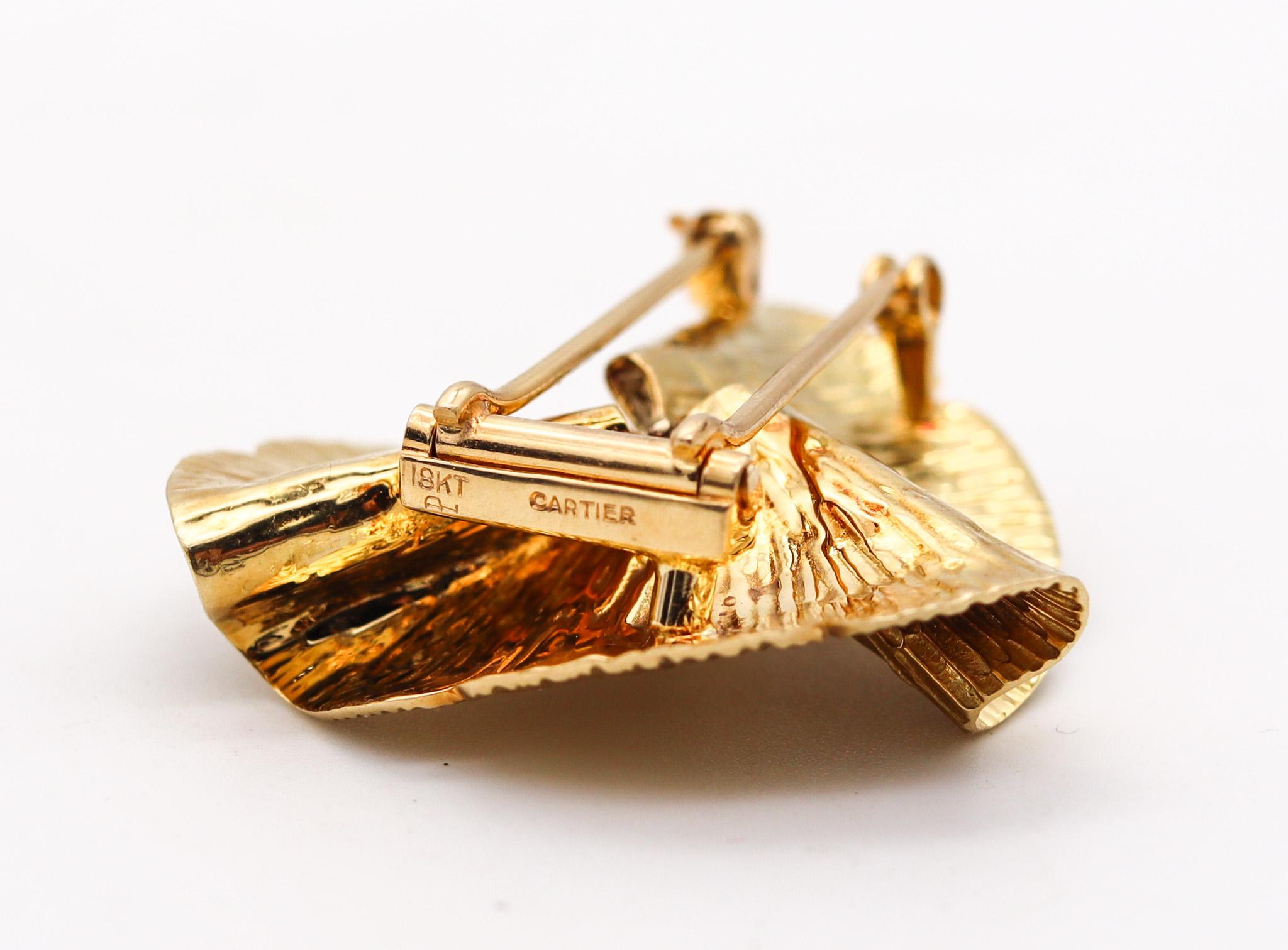 Cartier 1960 Organic Brooch In Textured 18Kt Yellow Gold With One Diamond For Sale 2