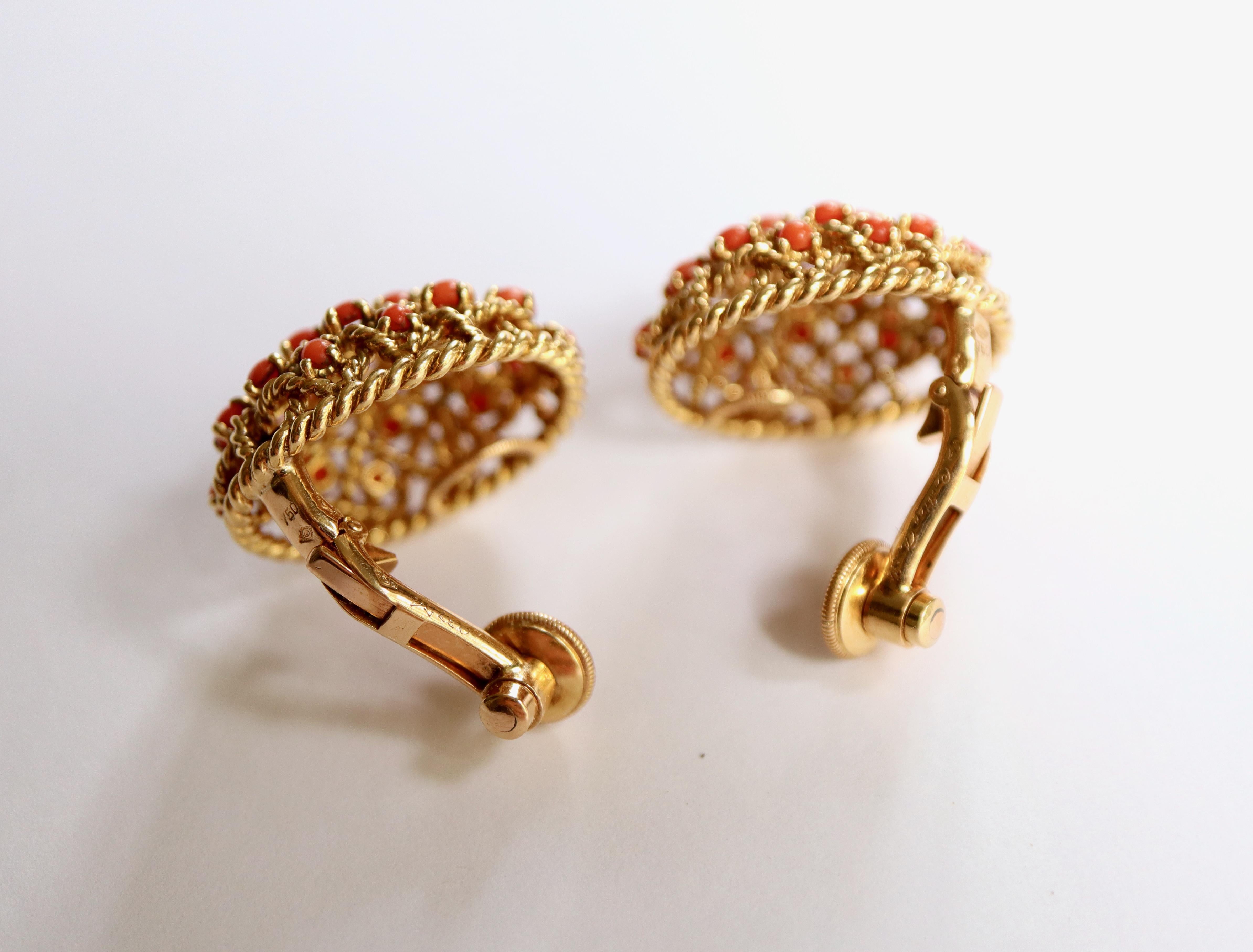 Cartier 1960 Oval Clip Earrings 18 Carat Yellow Gold and Coral For Sale 5