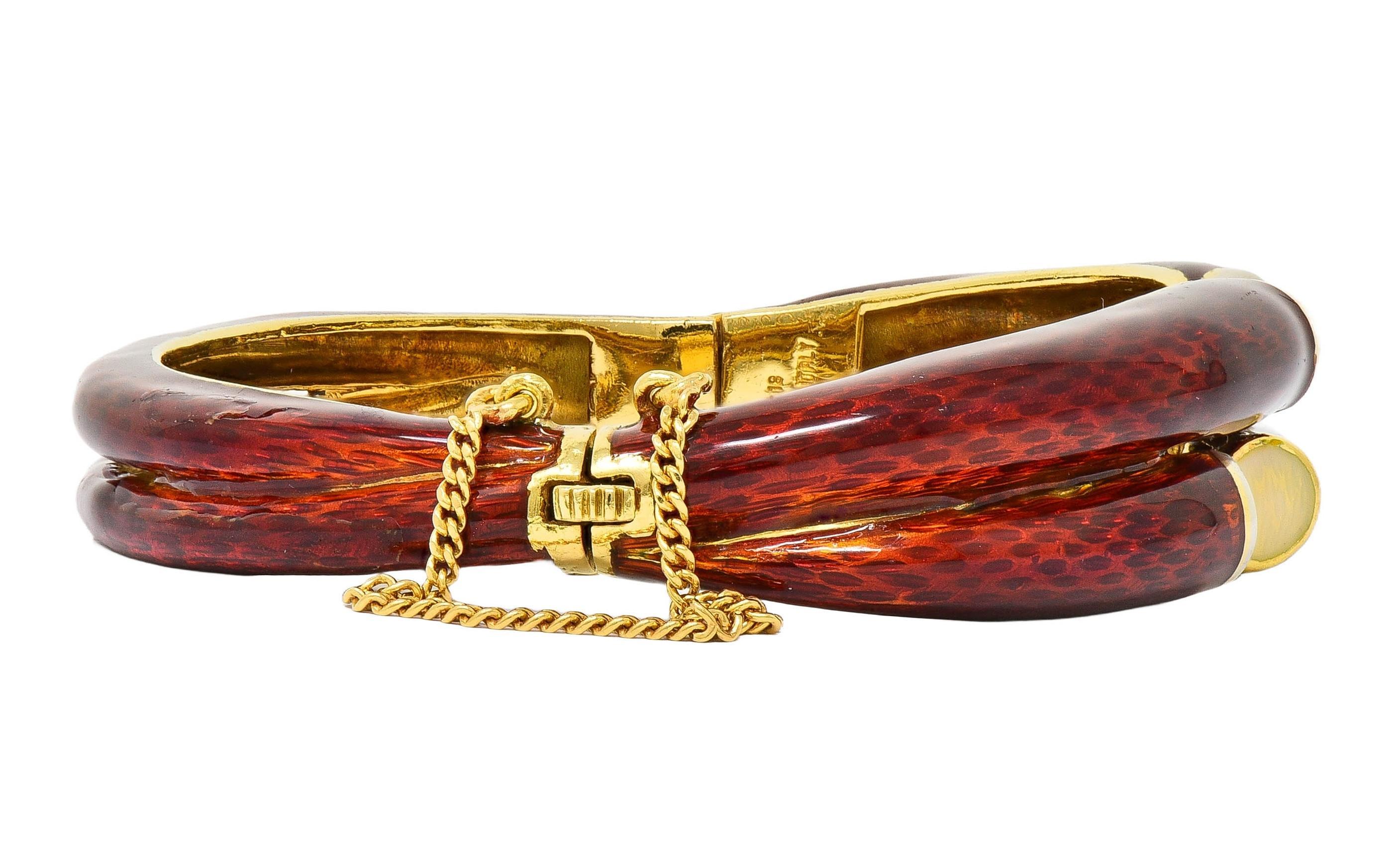 Cartier, bracelet jonc vintage en or 18 carats, émail rouge et diamants, années 1960 Unisexe en vente