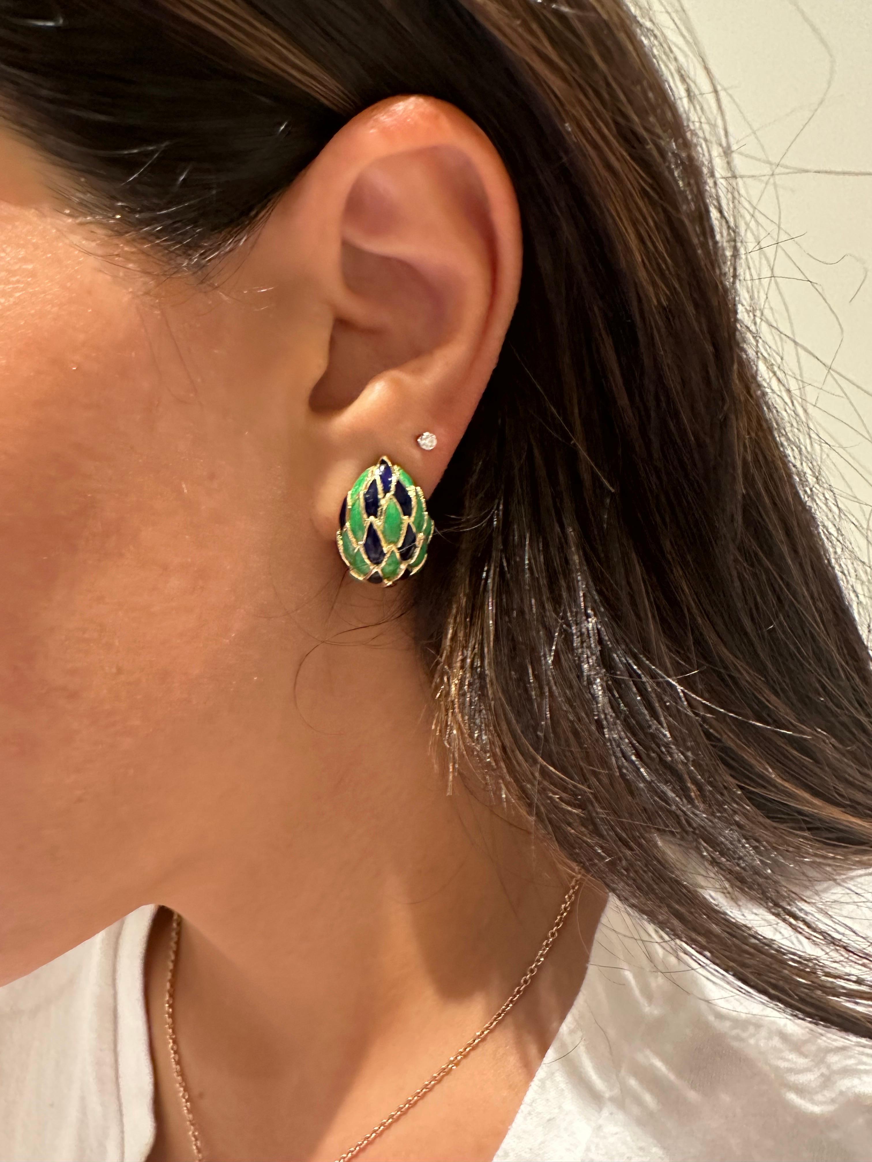 emerald carbuncle earring