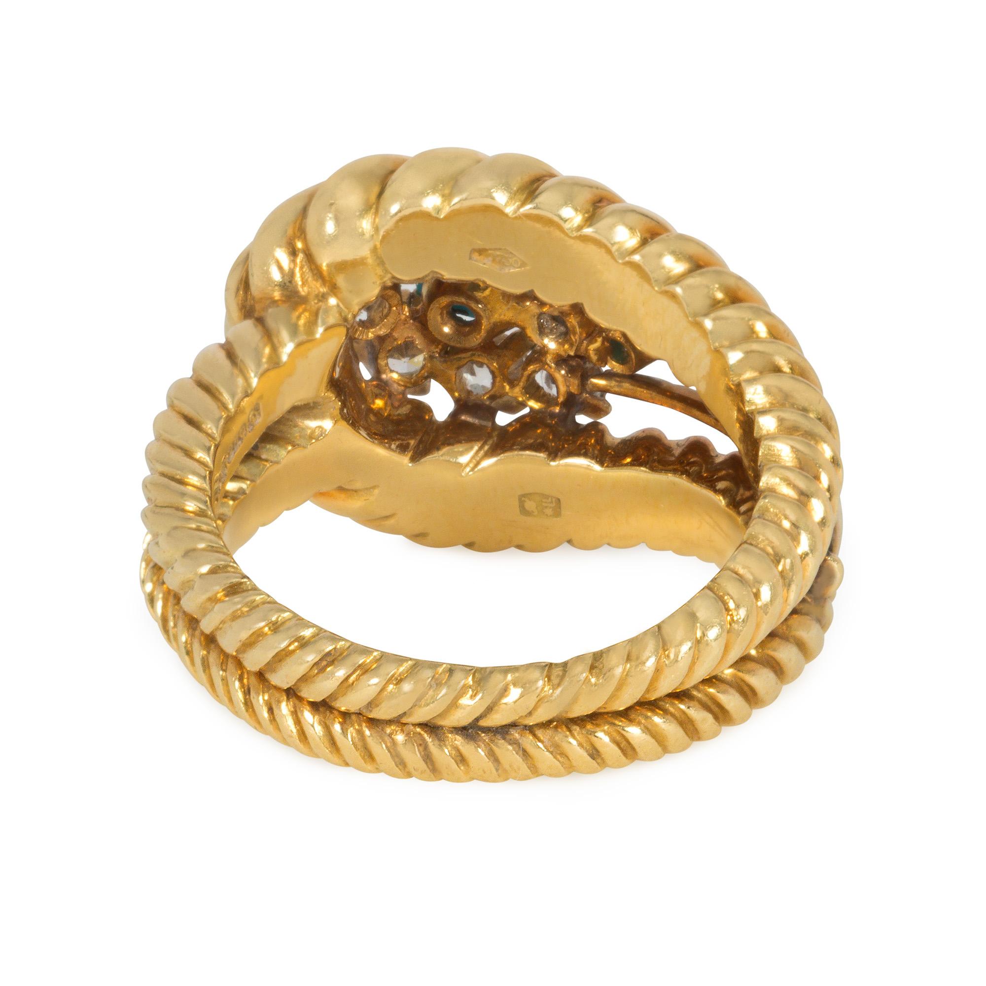 Taille ronde Bague Cartier des années 1960 en or, turquoise et diamants au design effilé et cannelé en vente