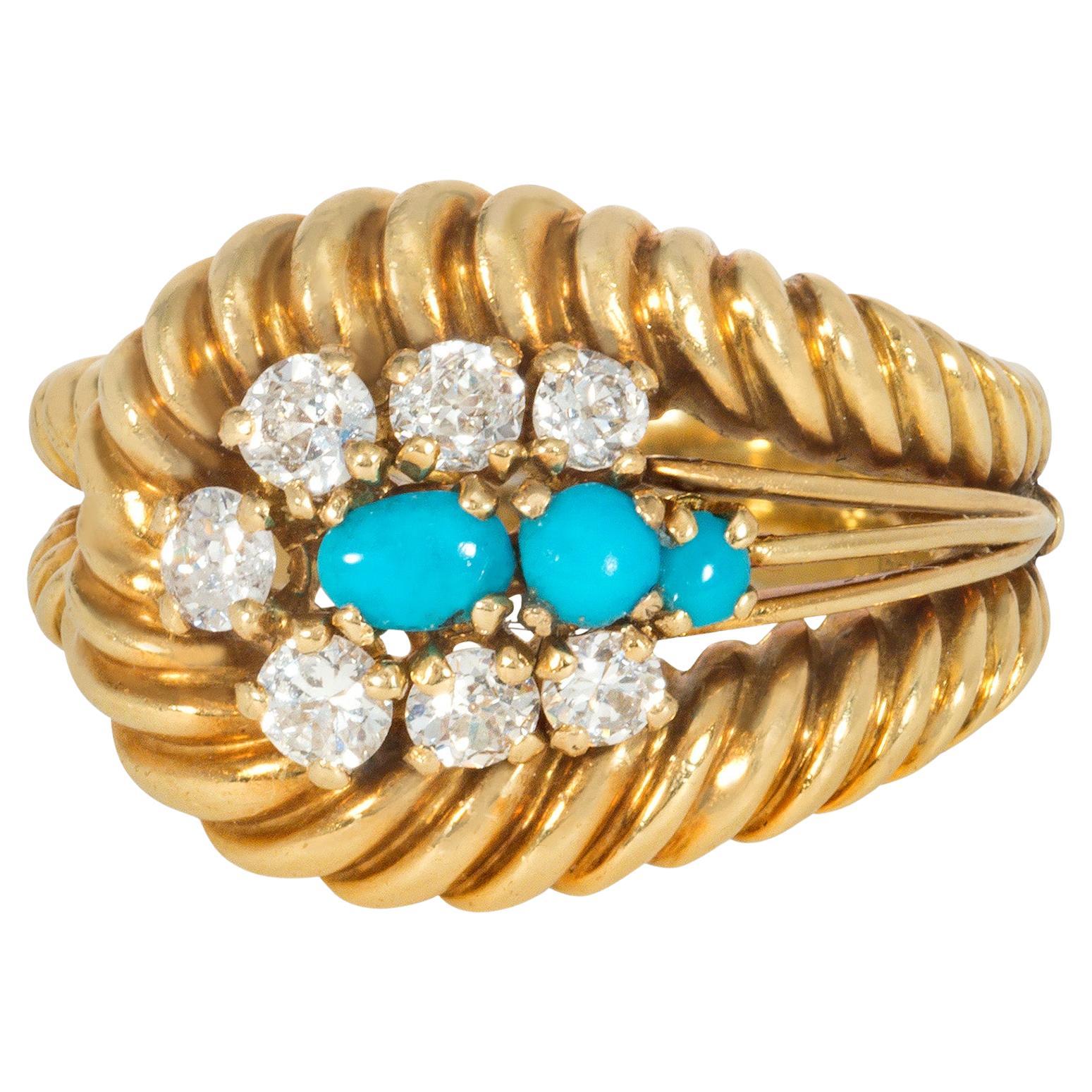 Bague Cartier des années 1960 en or, turquoise et diamants au design effilé et cannelé en vente