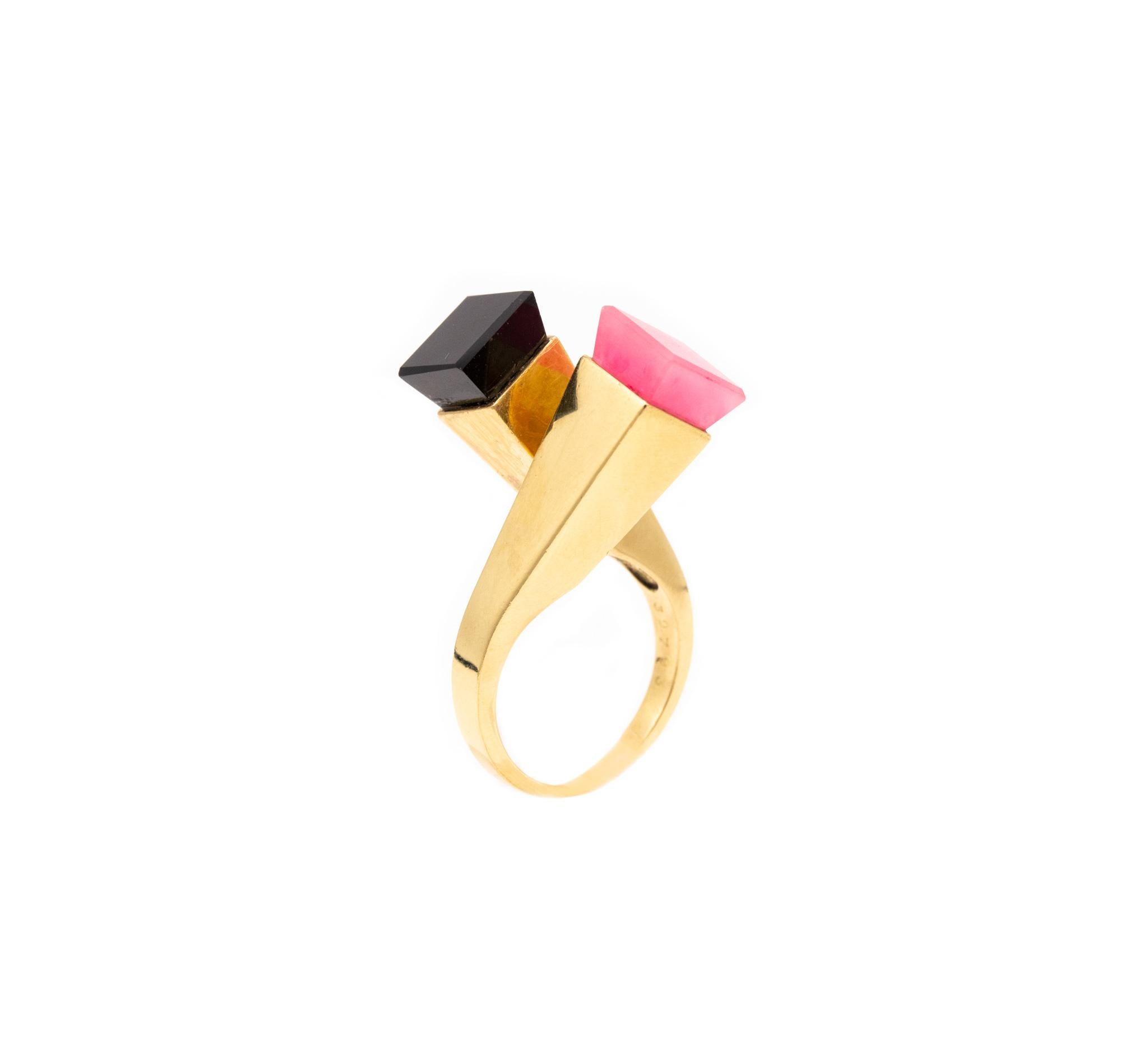 Beautiful geometric ring designed by Aldo Cipullo for Cartier.

A very rare vintage Toi et Moi by pass ring created by Aldo Cipullo in the 1970's during the collaboration period with the house of Cartier (1969-1975) as a designer.

It was crafted in