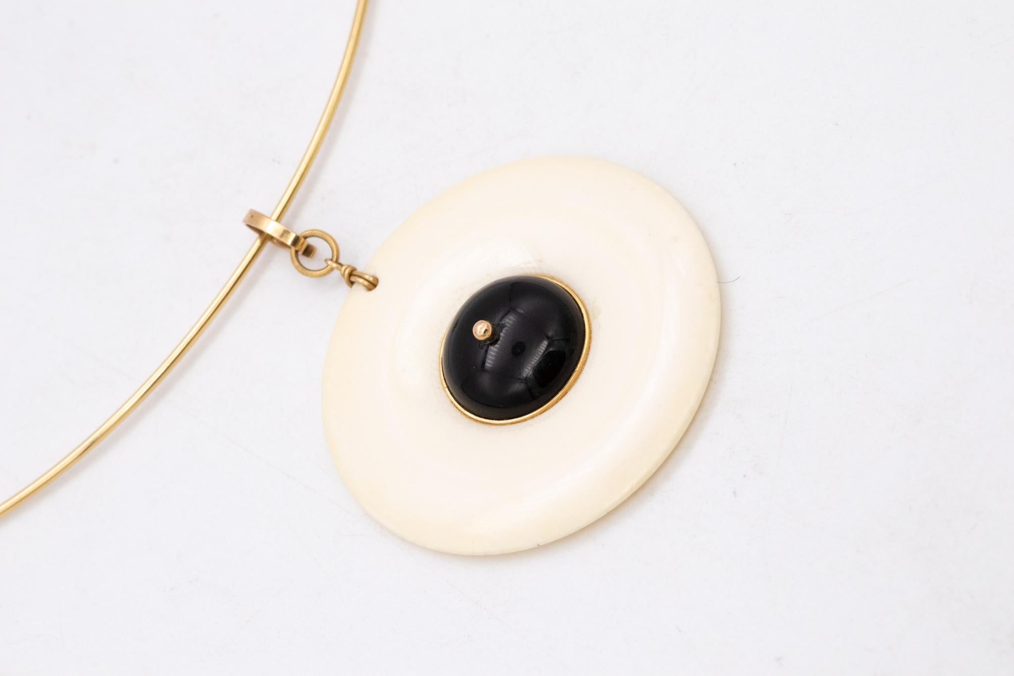 Cabochon Cartier 1970 Aldo Cipullo Rare Geometric Pendant 18Kt Gold with Onyx and Carving