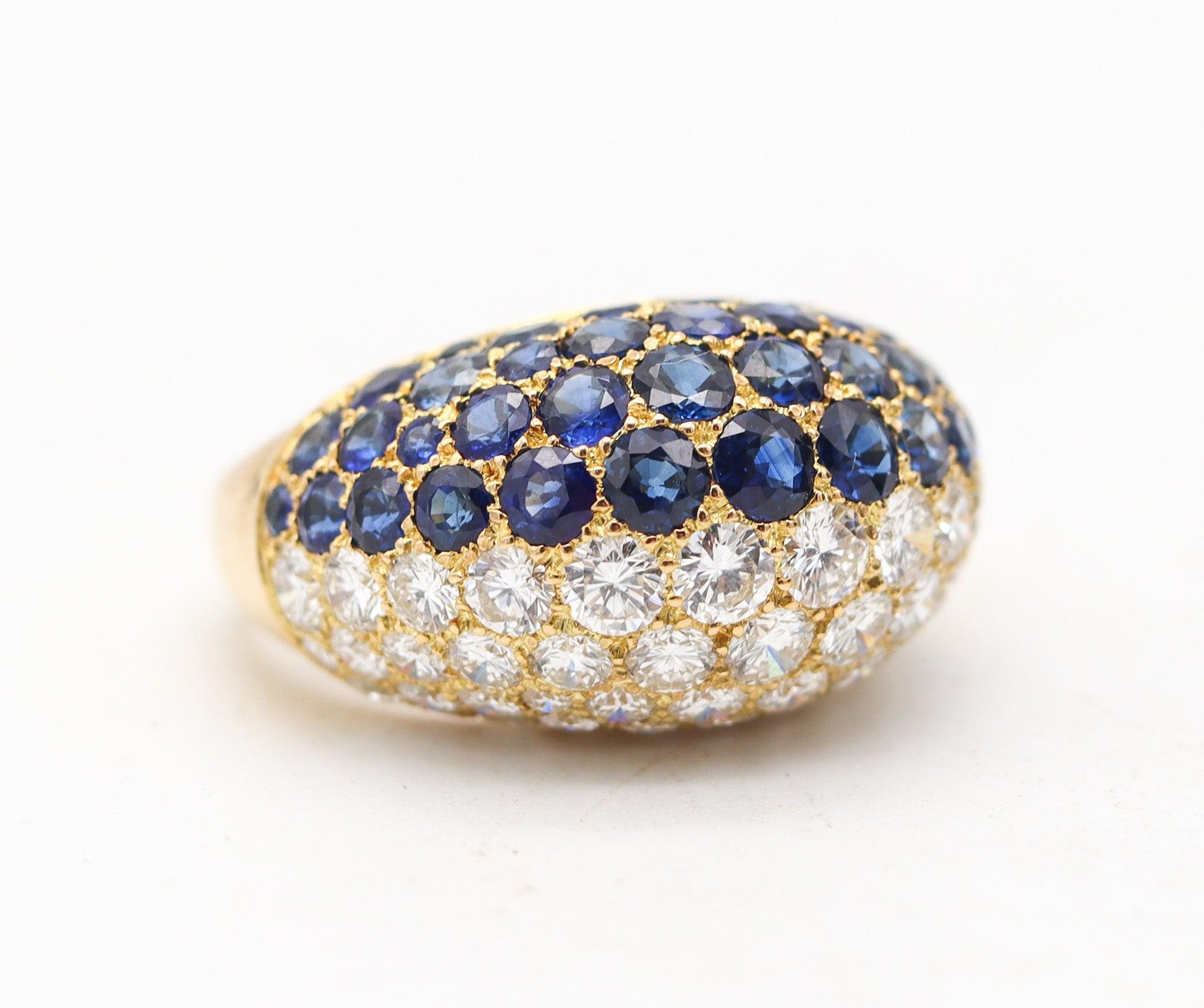 Taglio brillante Cartier 1970 Anello da cocktail Bombé in oro 18Kt con zaffiri e diamanti da 12 Ctw in vendita