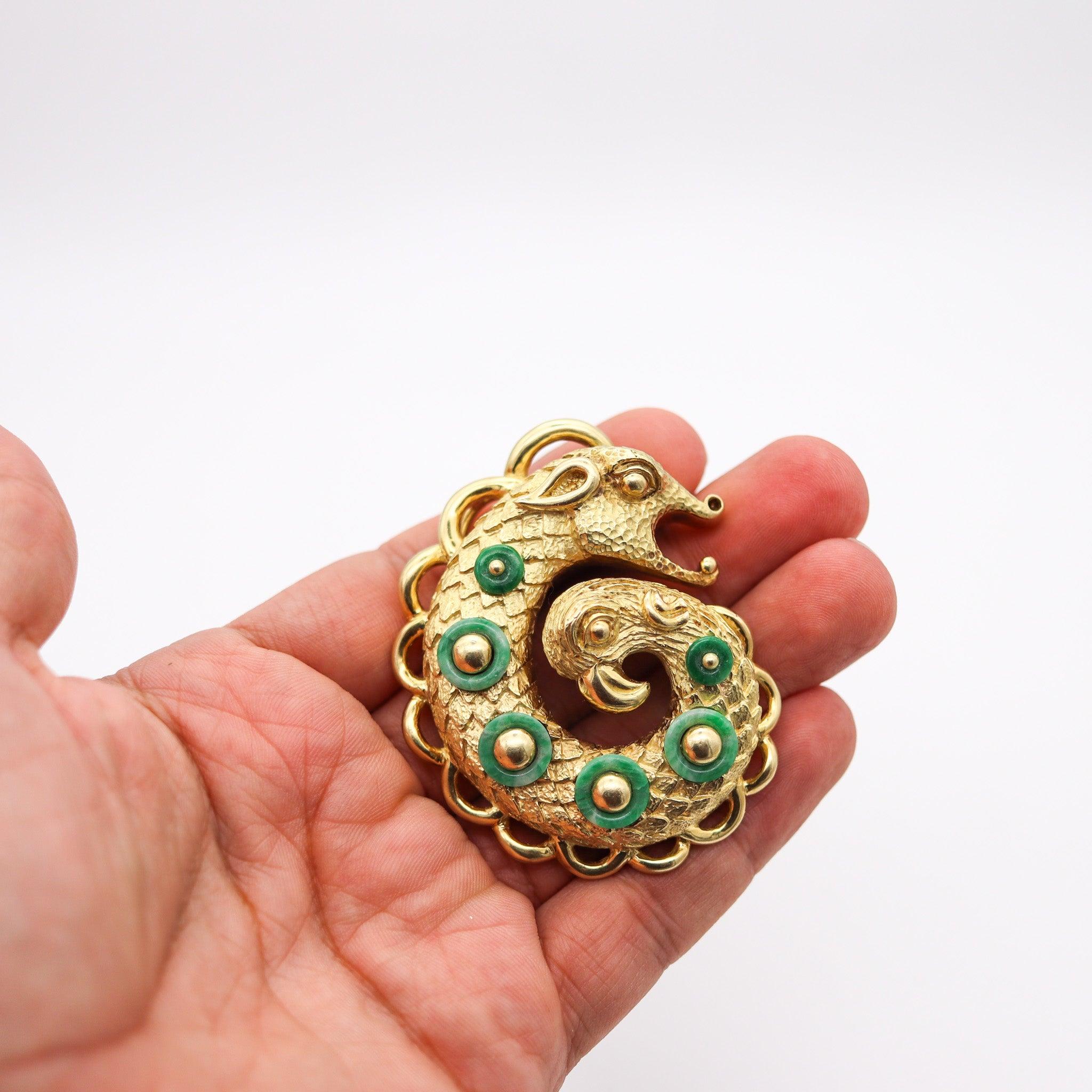 CARTIER 1970 By Bill Smith Pendant In 18Kt Yellow Gold with Green Jadeites For Sale 7