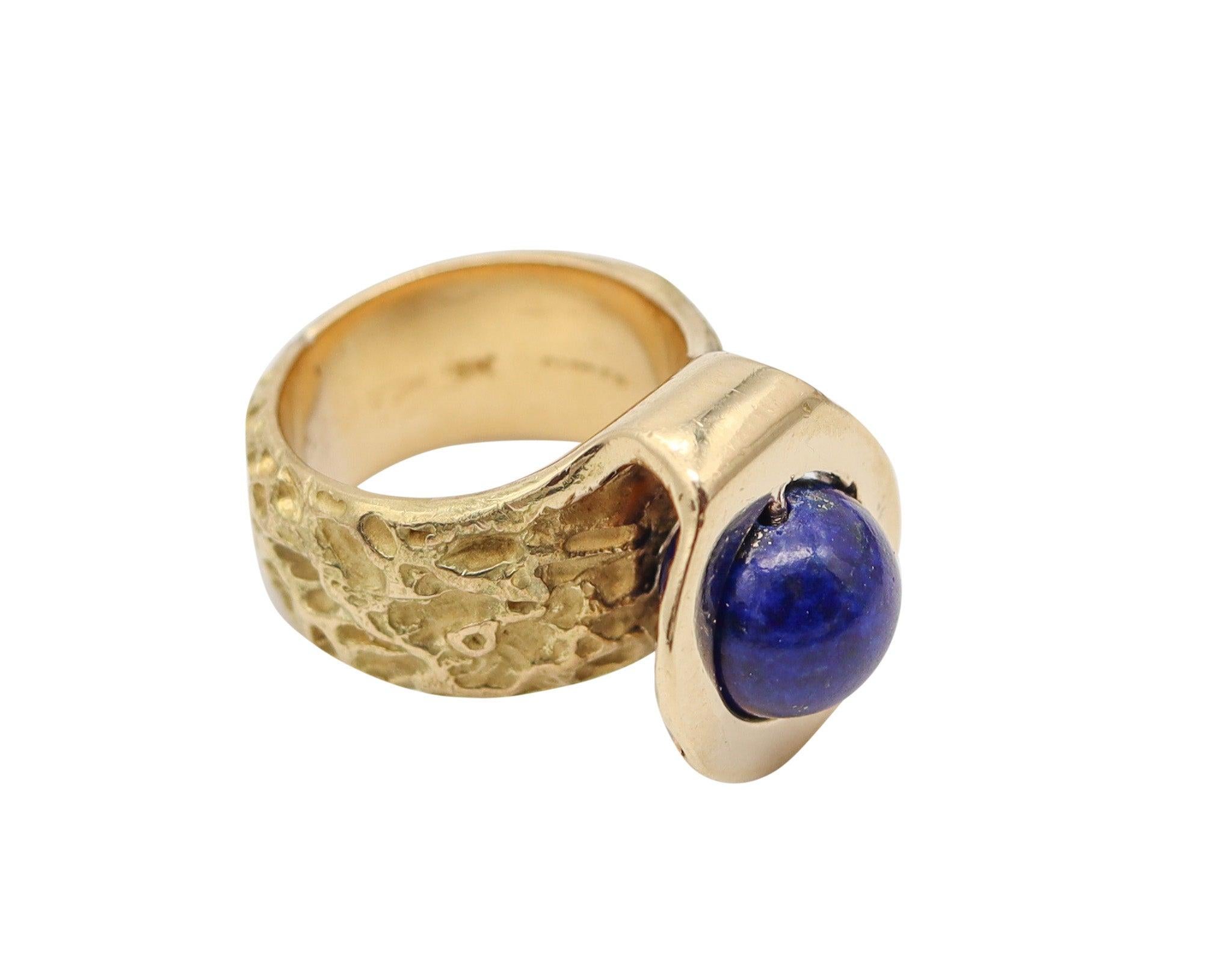 CARTIER 1970 von Roger Lucas Orbital skulpturalen Ring in 18Kt Gold mit Lapis (Modernistisch) im Angebot