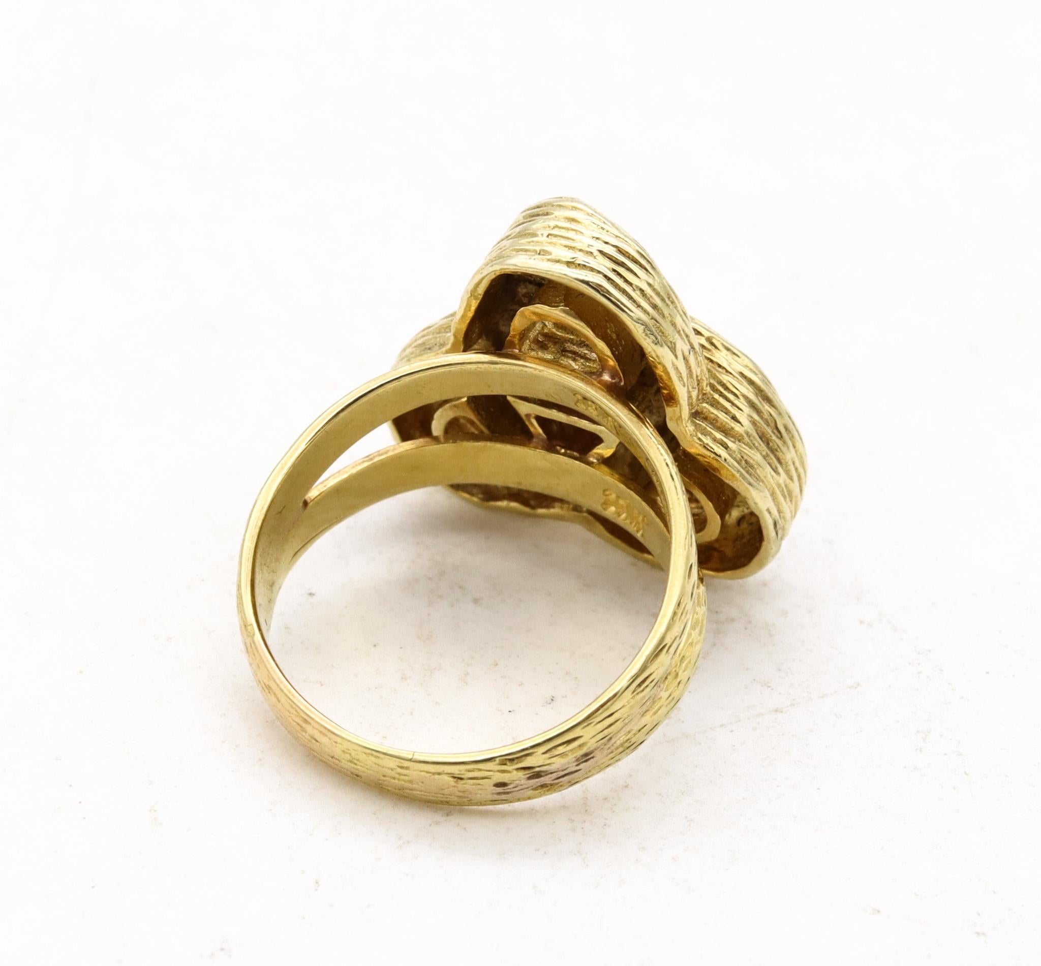 Women's or Men's Cartier 1970 Celtic Triquetra Knot Ring in 18Kt Yellow Gold with VS Diamond