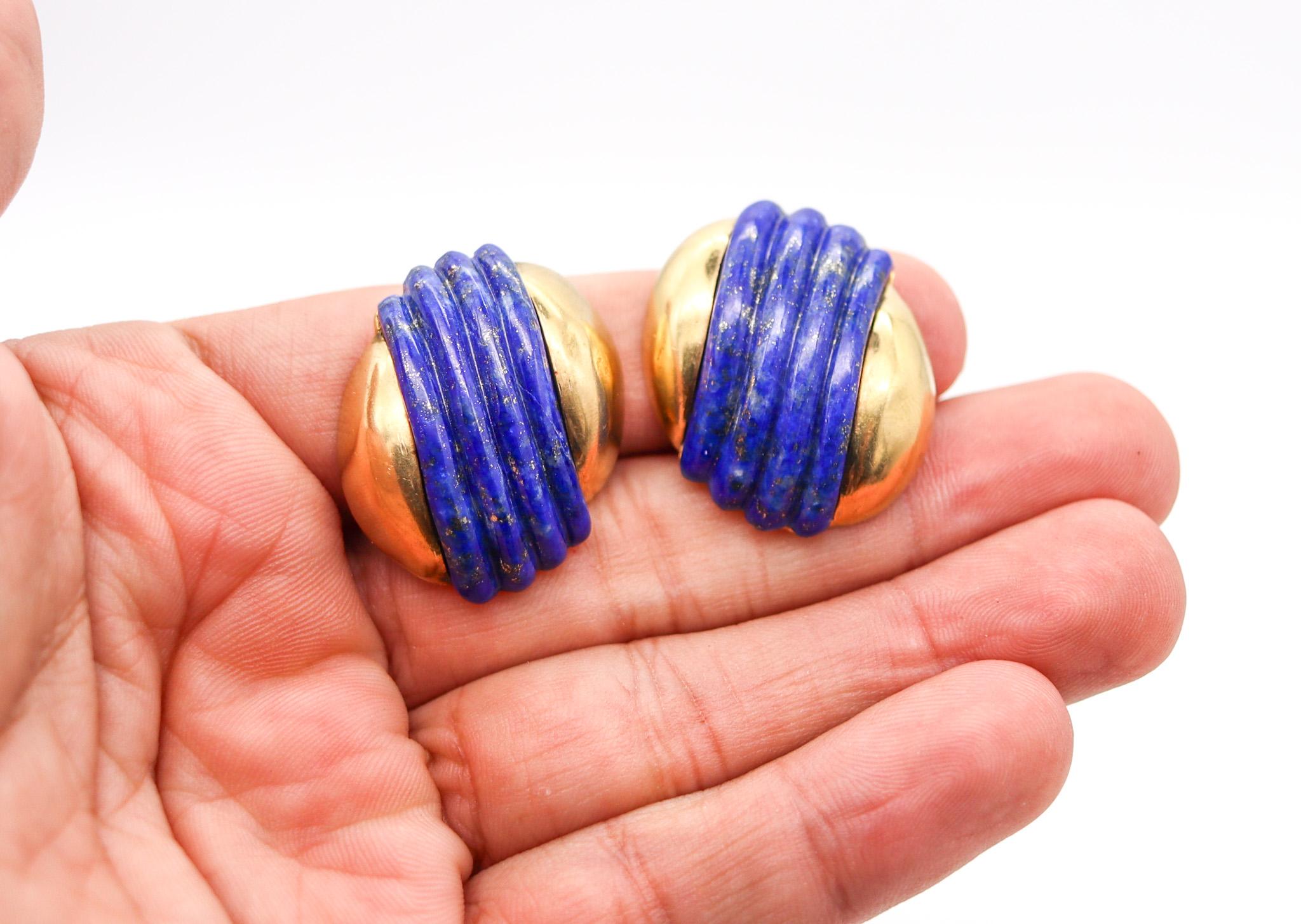 Cartier 1970 Clips-on Earrings In 18Kt Yellow Gold And Fluted Lapis Lazuli In Excellent Condition For Sale In Miami, FL