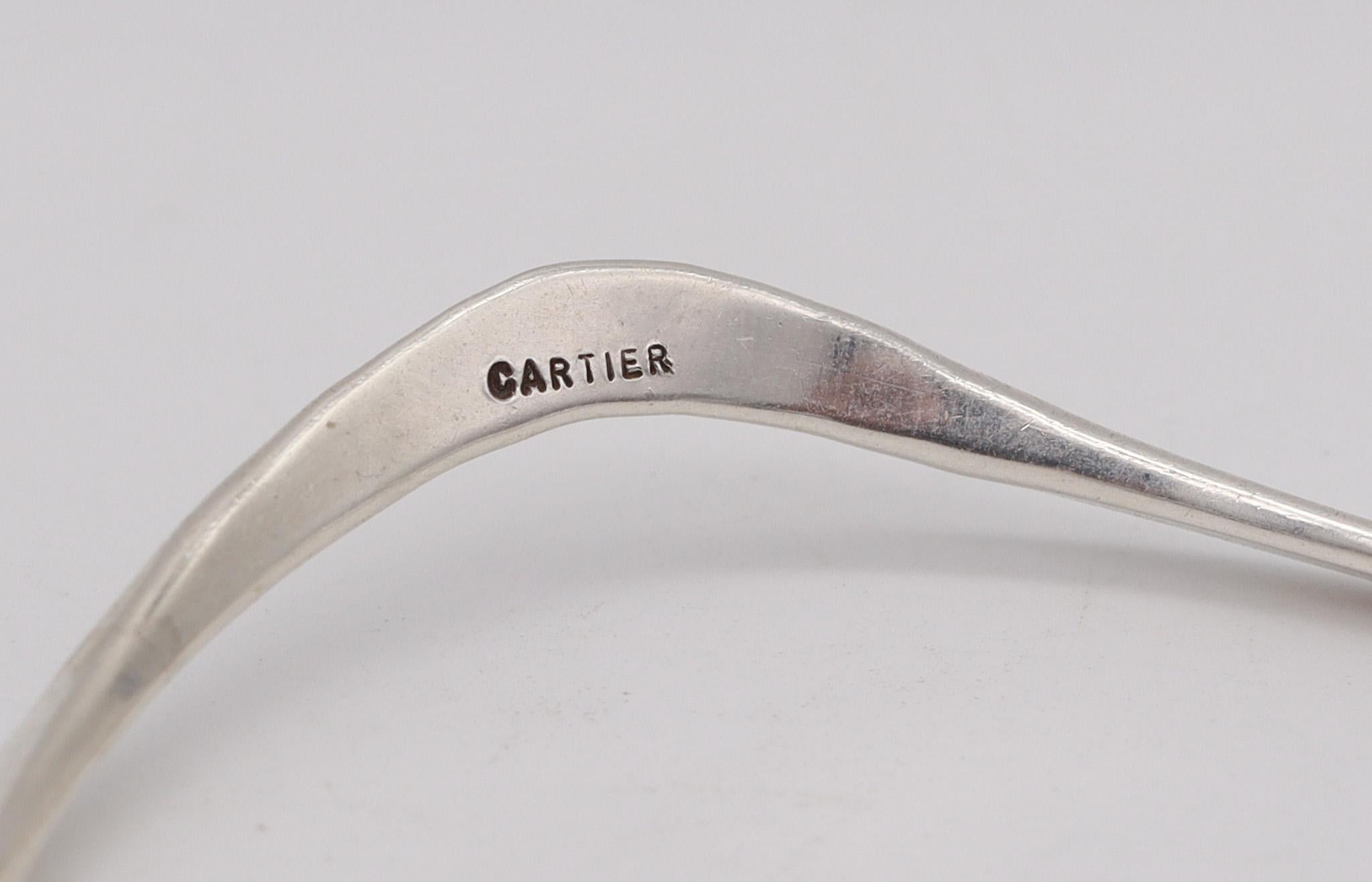 Modernist bangle designed by Jerrold for Cartier.

Very rare bangle bracelet, created by the House of Cartier, back in the 1970. This bangle has been crafted with a modernist wavy shape in solid .925/.999 sterling silver with high polished finish.