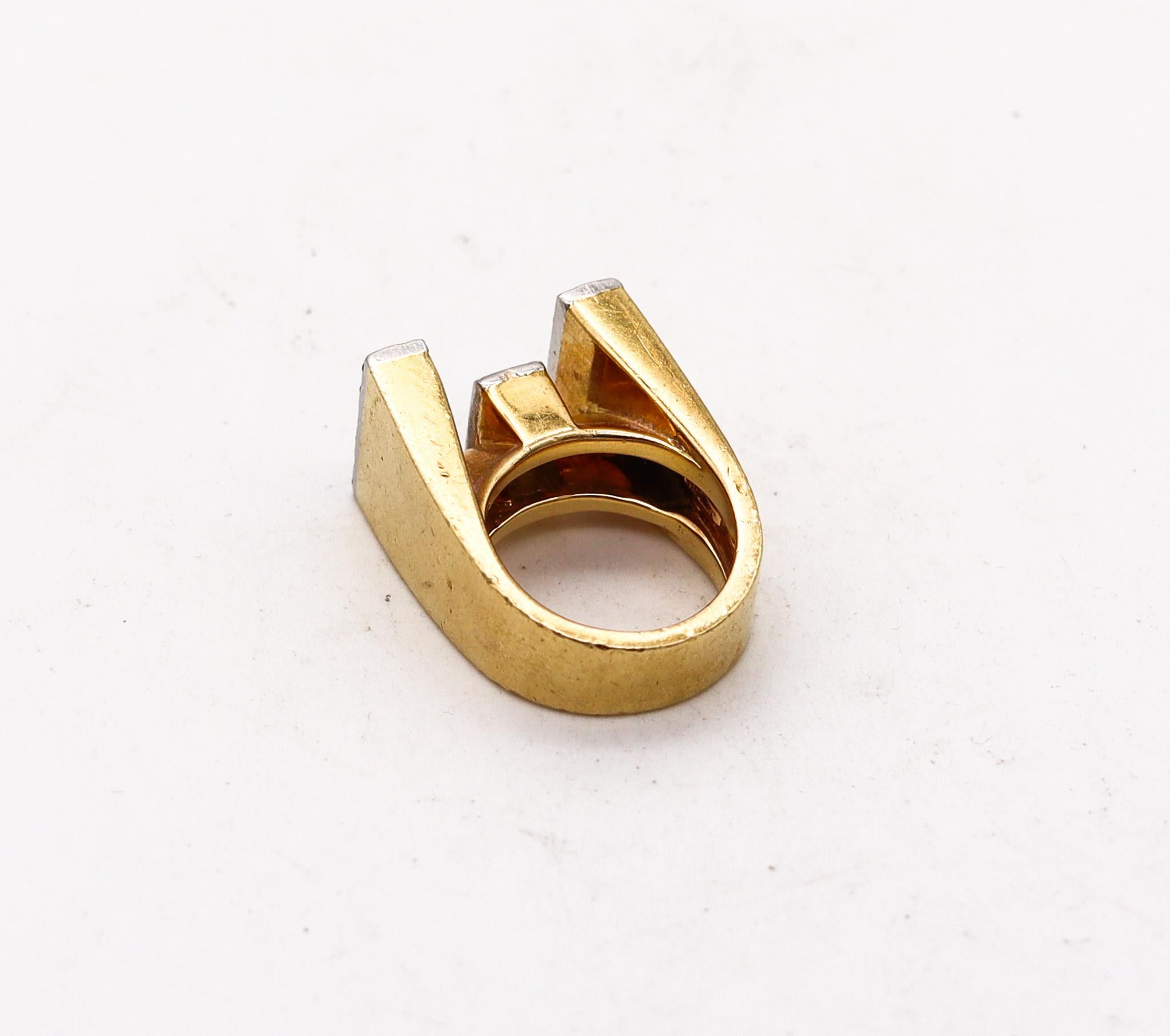 Cartier 1970 Geometric Cocktail Ring In 18Kt Yellow Gold With 1.60 Ctw Diamond In Excellent Condition For Sale In Miami, FL