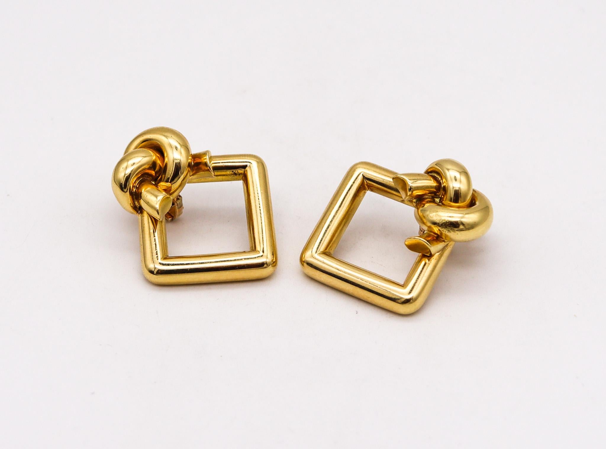 Geometric earrings designed by Cartier.

Great pair of modernist earrings with gorgeous geometric design. They was crafted by the jewelry house of Cartier, back in the 1970 with big squares and knots patterns in solid yellow gold of 18 karats.
