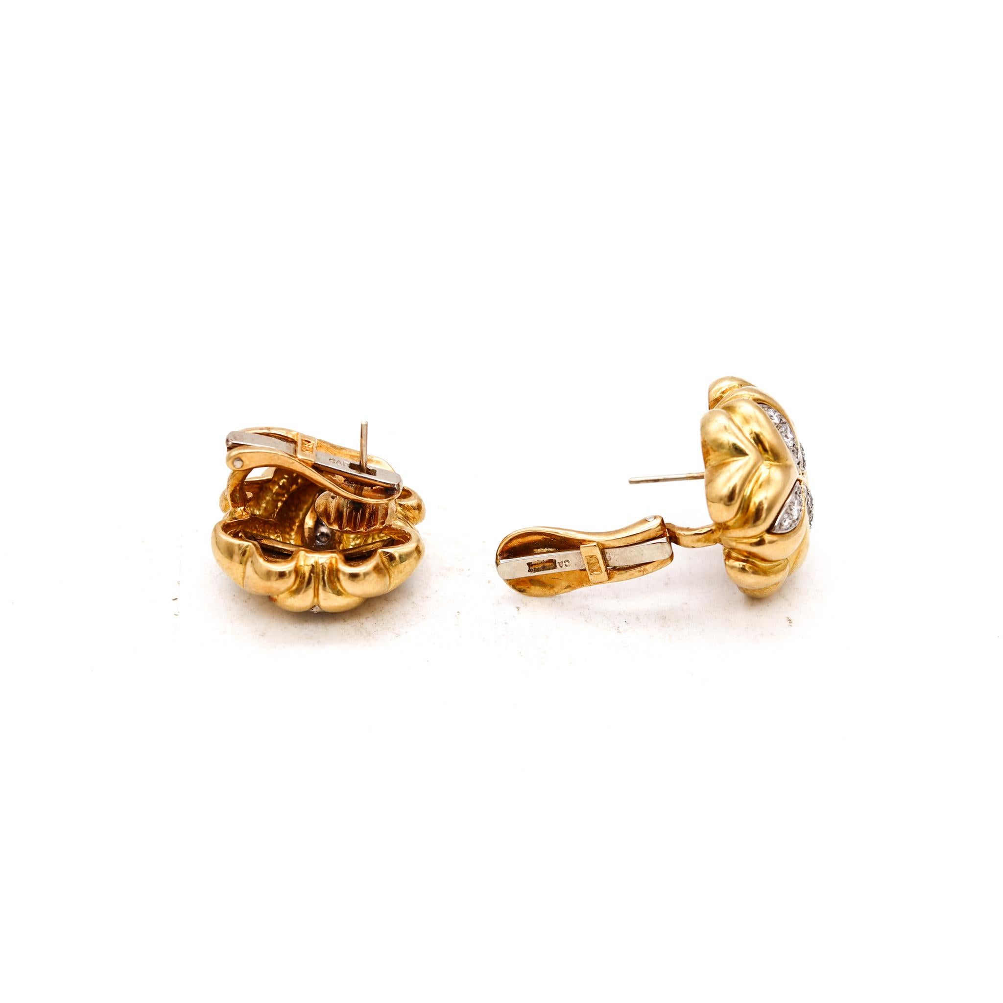 Briolette Cut Cartier 1970 Pair of Clovers Clips Earrings in 18Kt Yellow Gold with VS Diamonds