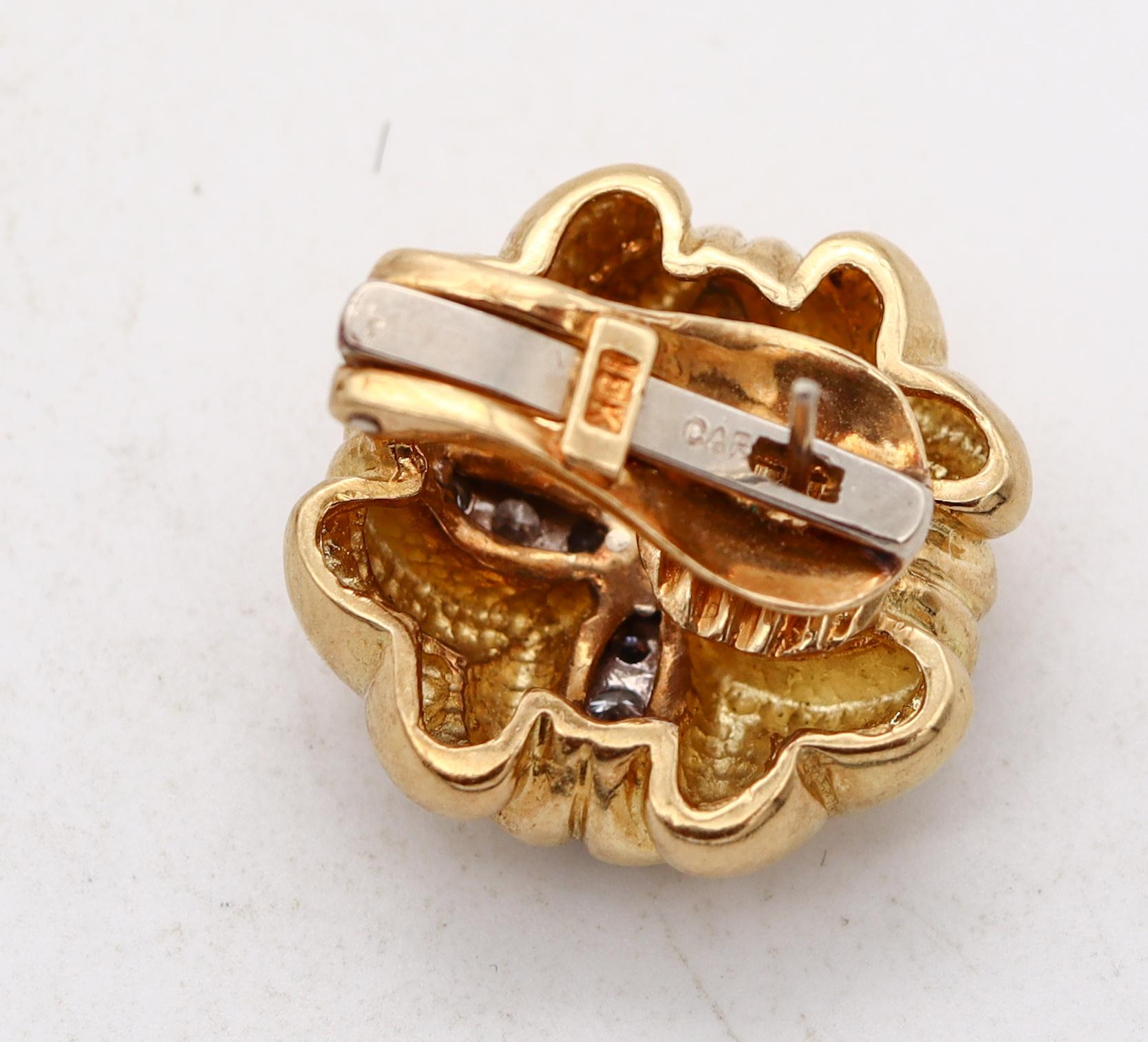 Cartier 1970 Paar Kleeblätter Clips Ohrringe in 18Kt Gelbgold mit VS Diamanten Damen im Angebot