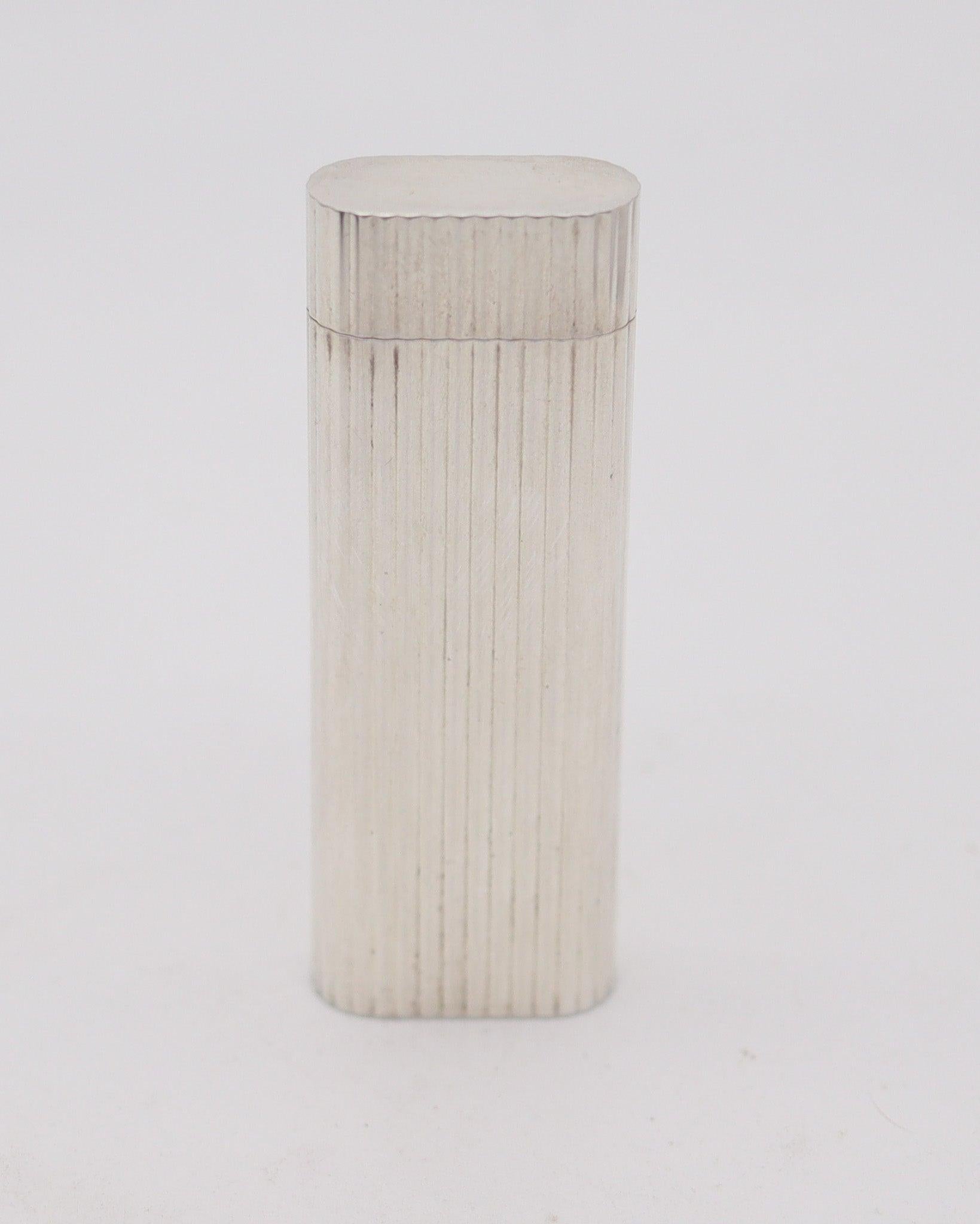 Mid-Century moderno Cartier 1970 Paris Linear-Oval Pocket Butane Gas Lighter In Plaqué d'Argent in vendita