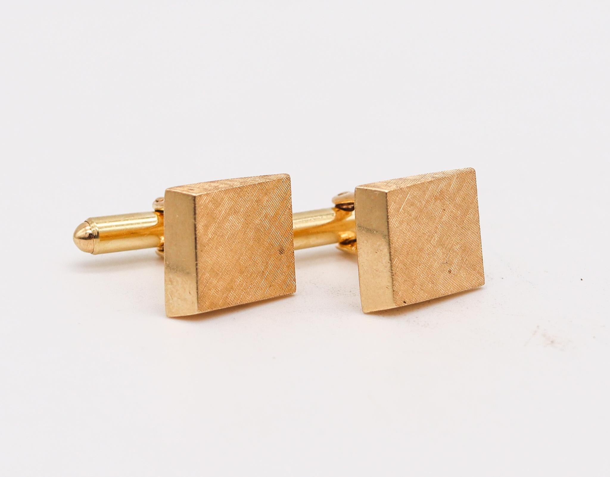 Modernist cufflinks designed by Cartier.

Gorgeous pair of retro modernist cufflinks, created by the house of Cartier, back in the 1970. This pair was crafted with a minimalist three dimensional shape in solid yellow gold of 14 karats with brushed