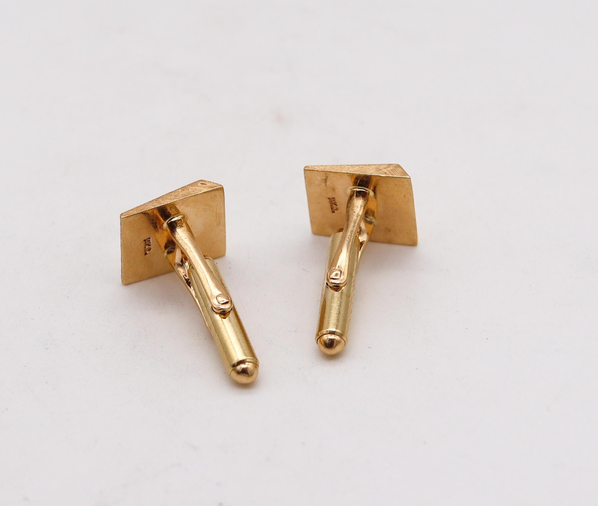 Women's or Men's Cartier 1970 Retro Modernist Geometric Pair of Cufflinks in Brushed 14kt Gold For Sale