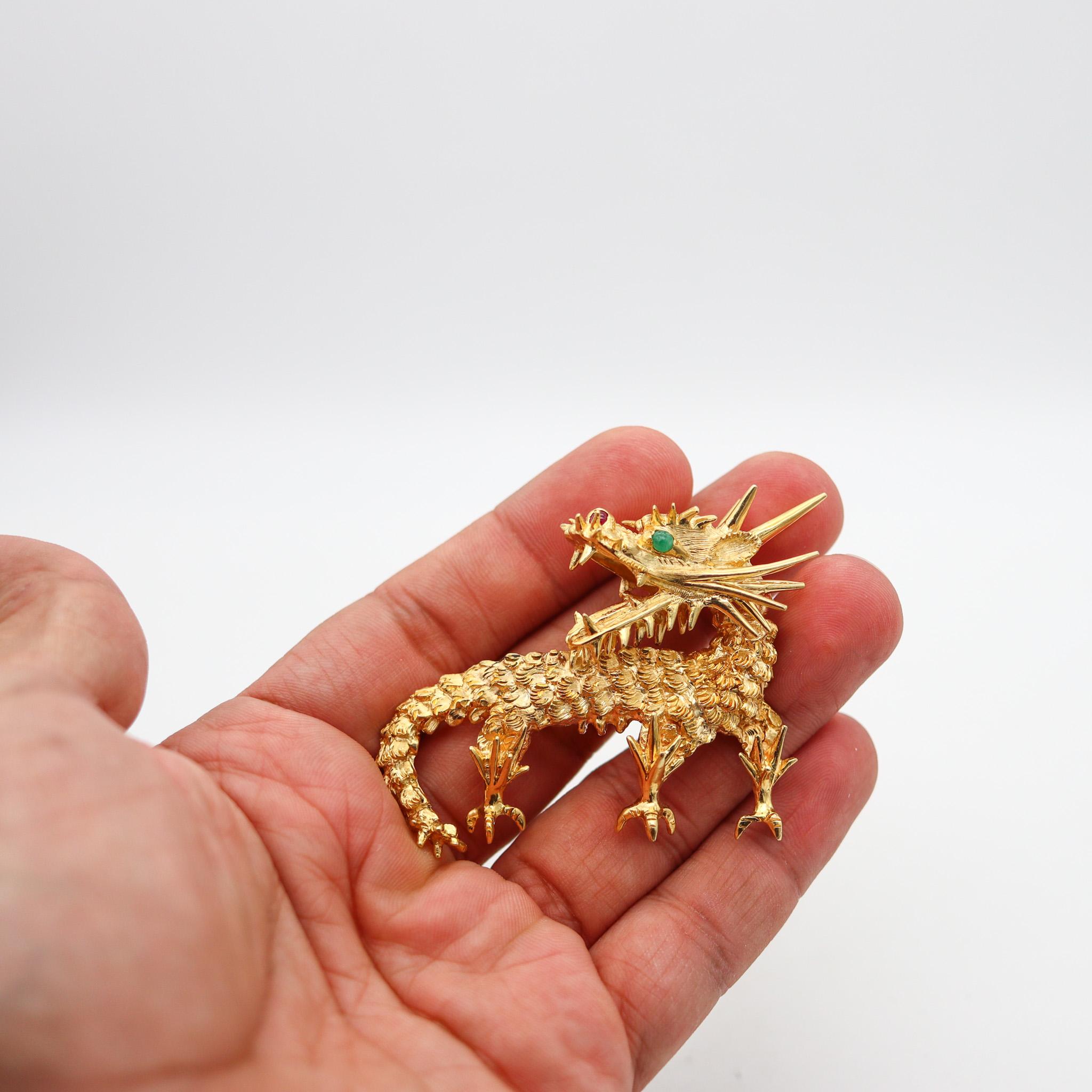 Cartier 1970 Sculpted Dragon Brooch In 18Kt Yellow Gold With Rubies And Emerald In Excellent Condition For Sale In Miami, FL