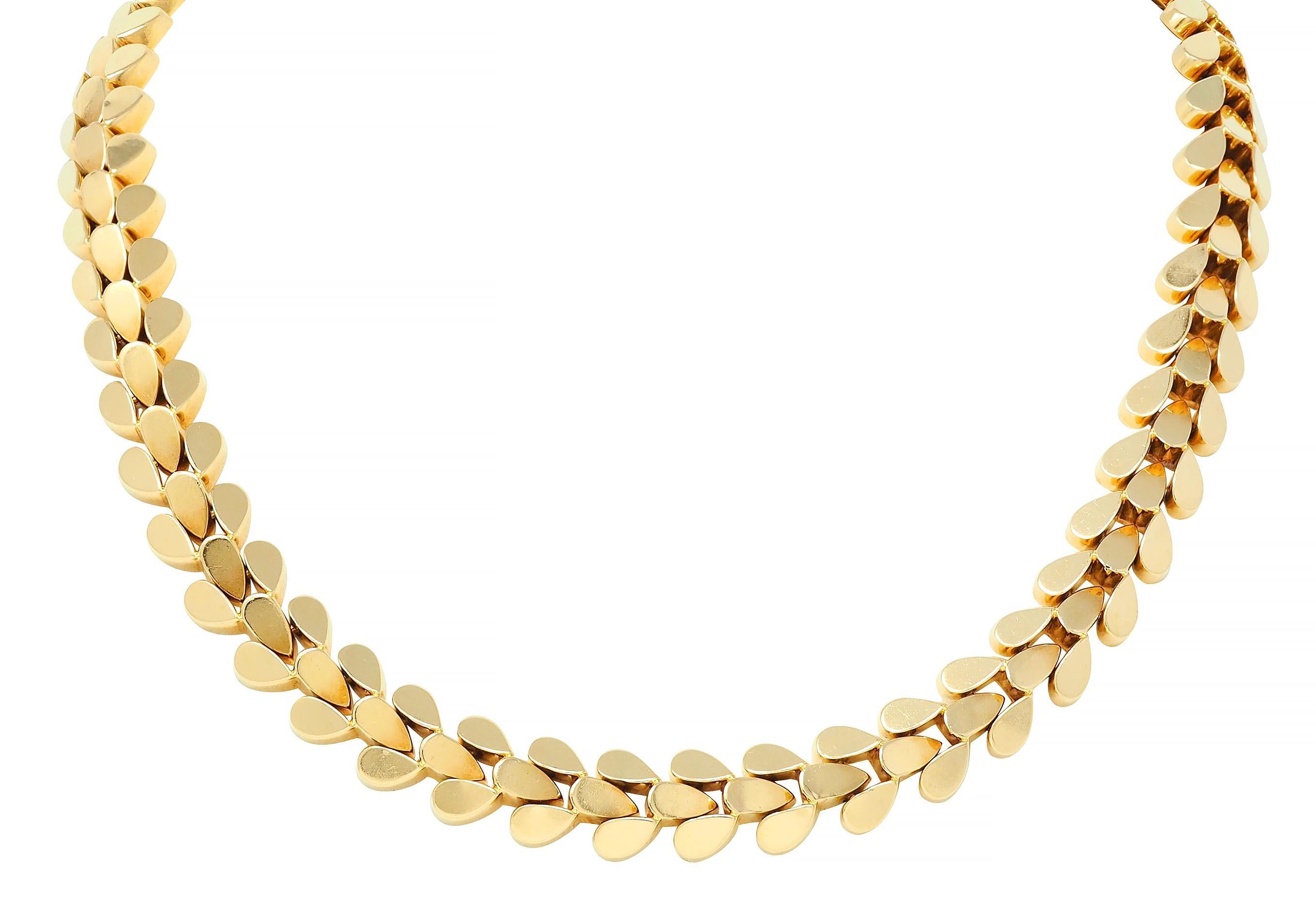Cartier 1970's 18 Karat Yellow Gold Foliate Link Vintage Collar Necklace In Excellent Condition For Sale In Philadelphia, PA